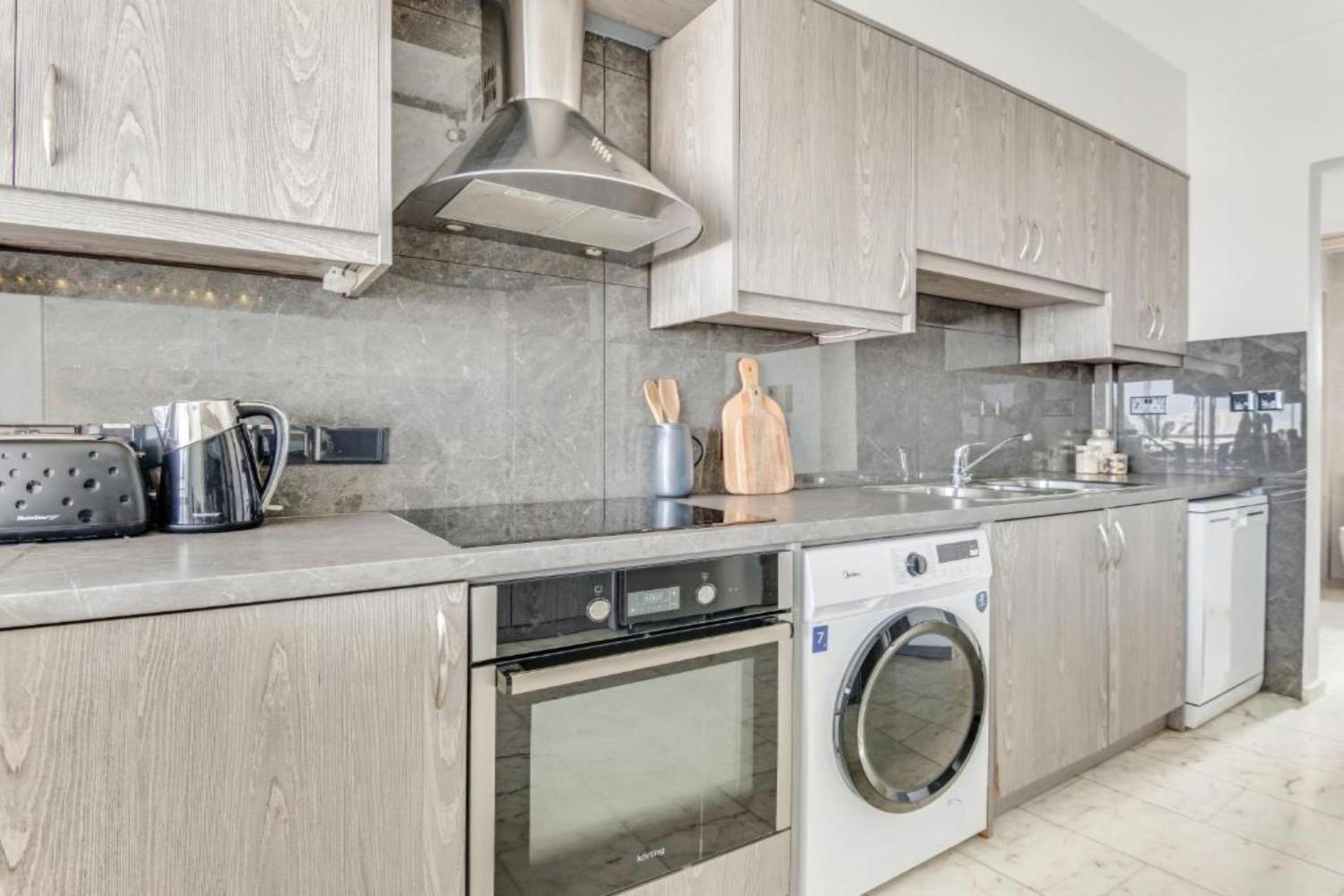 Phaedrus Living City Center Sky Penthouse