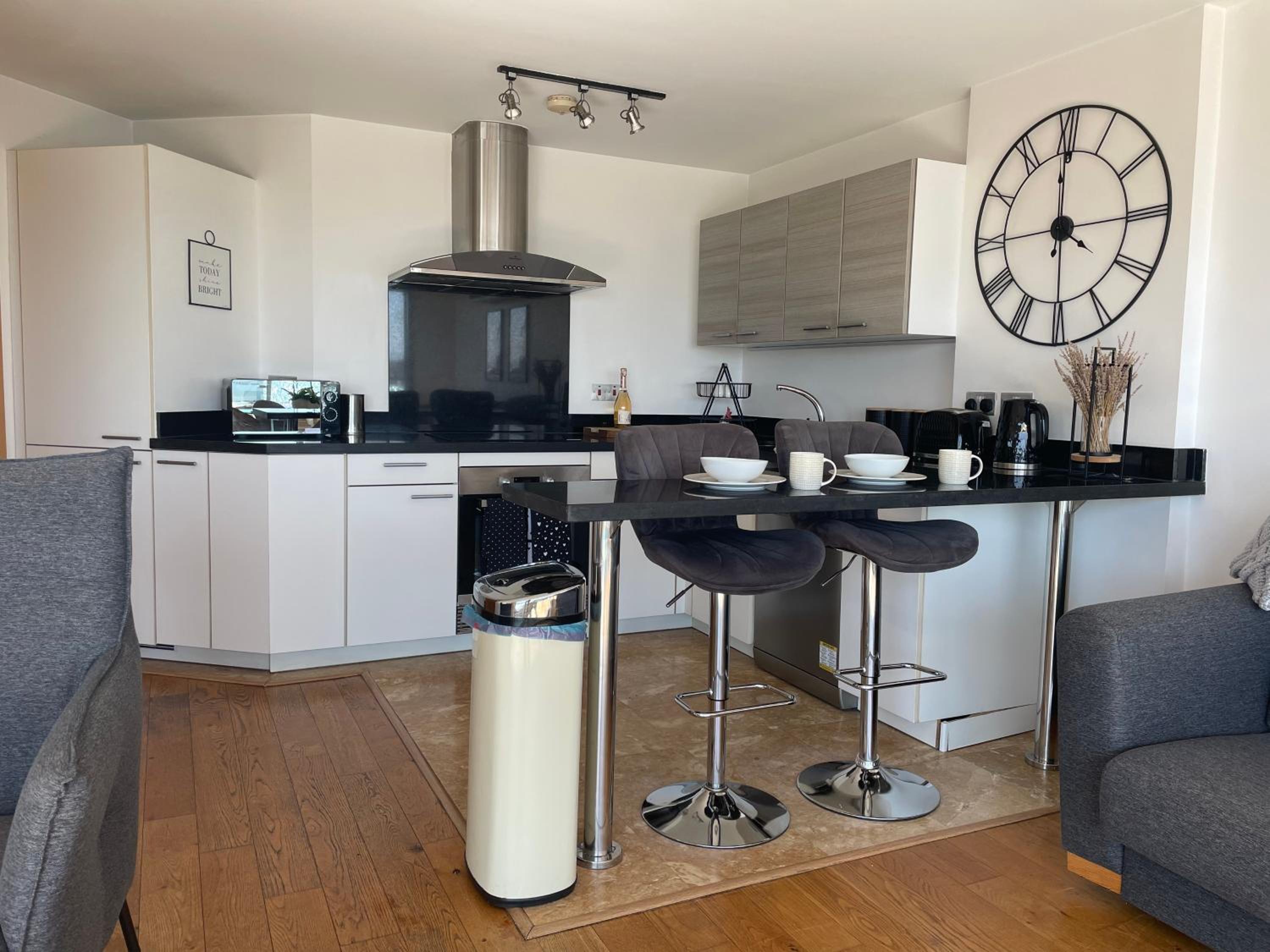 Bright Ocean Village Apartment