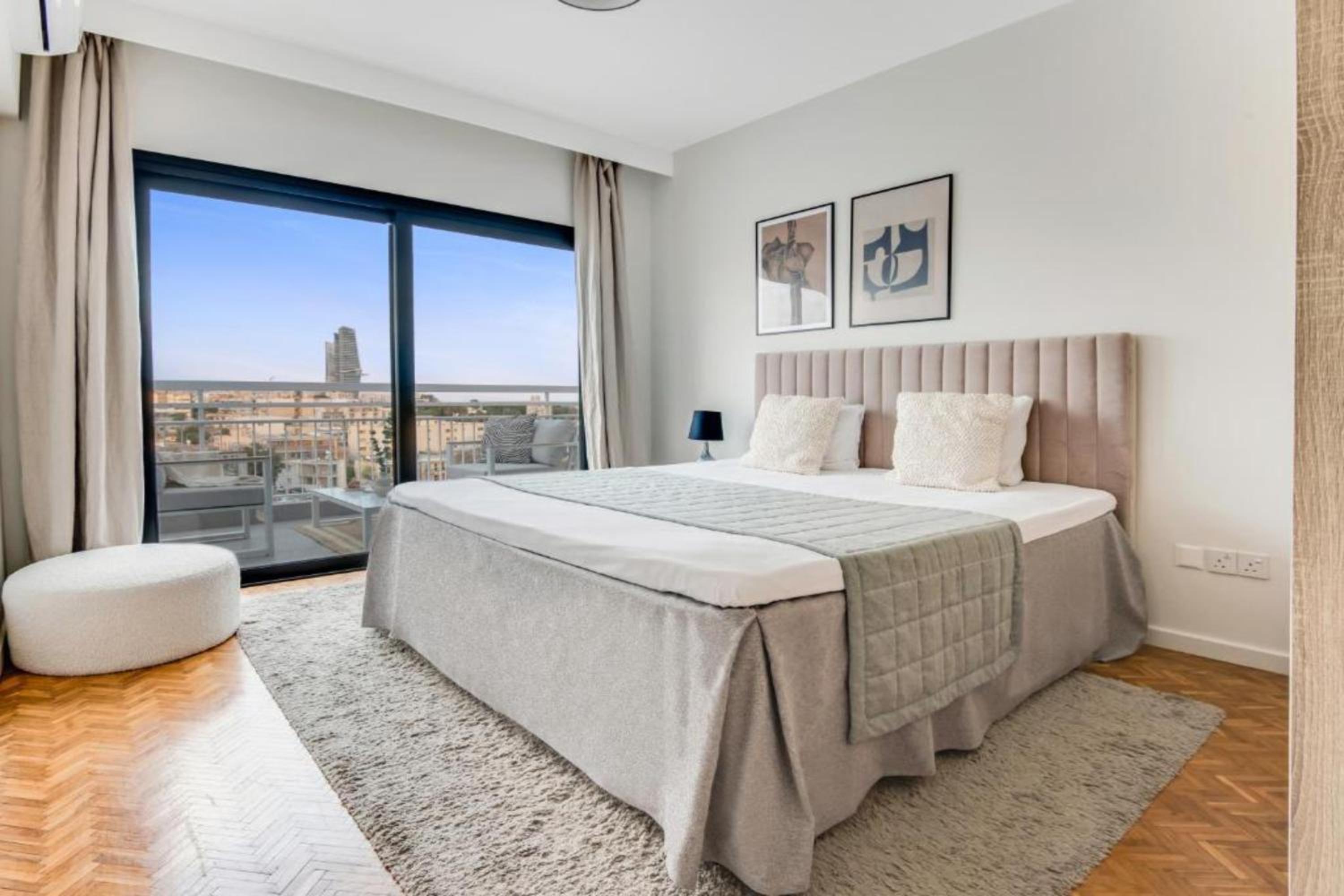 Phaedrus Living City Center Sky Penthouse