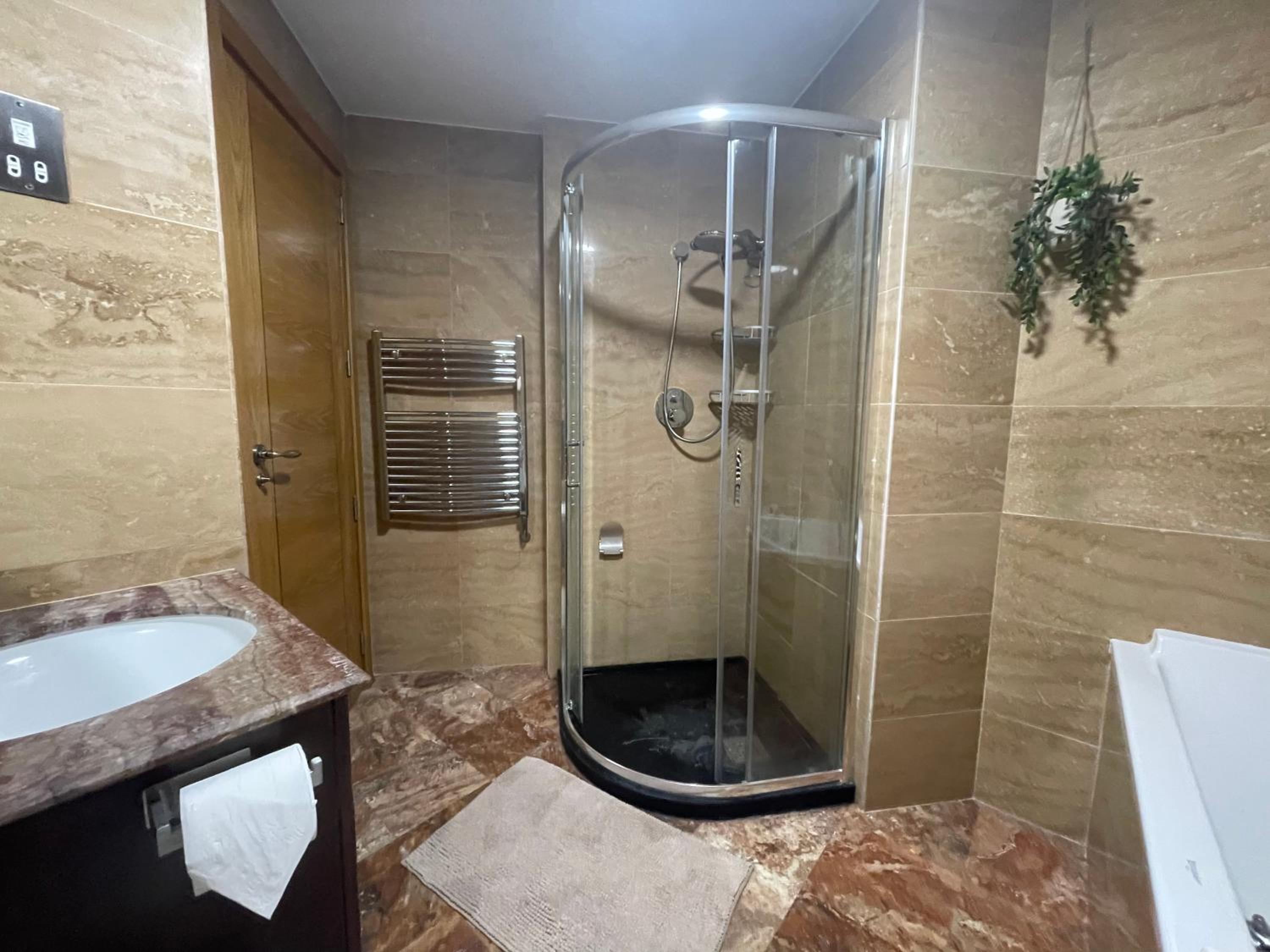 Bright Ocean Village Apartment