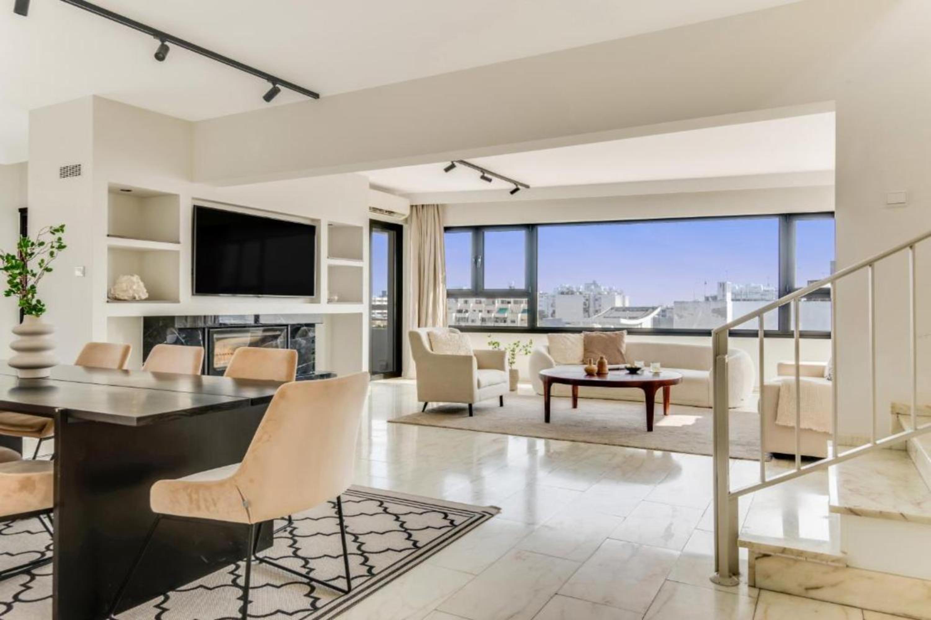 Phaedrus Living City Center Sky Penthouse
