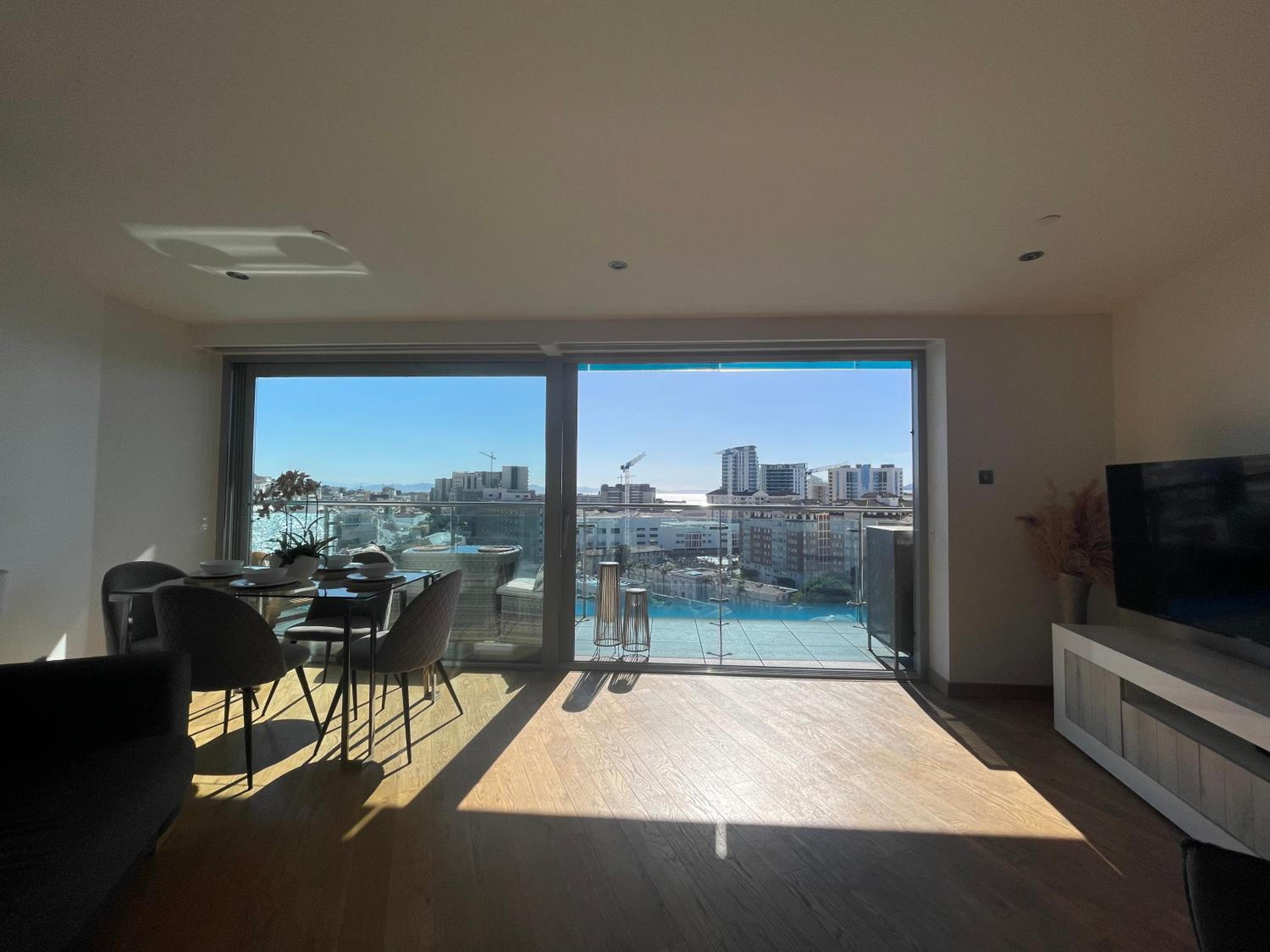 Bright Ocean Village Apartment
