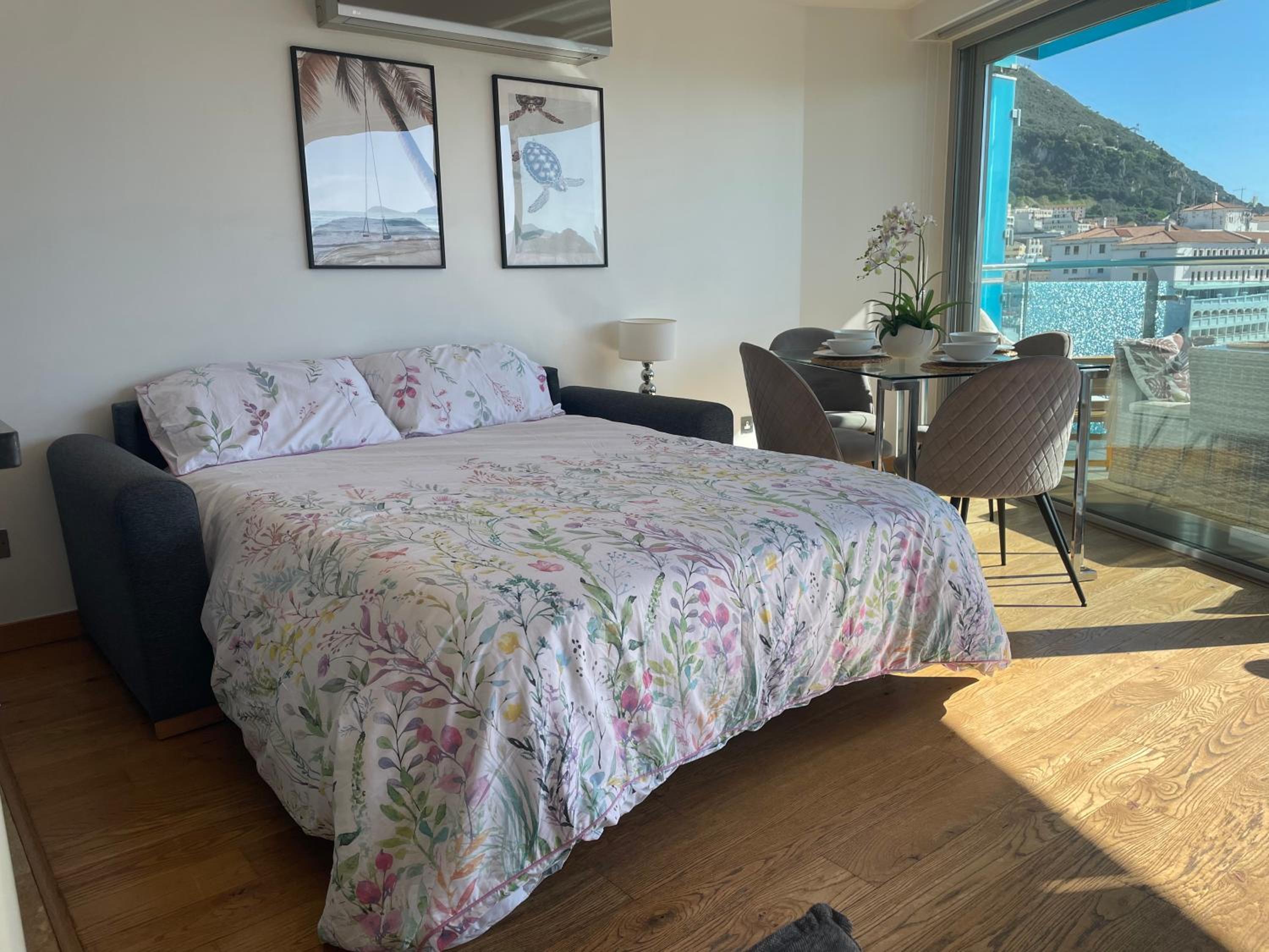 Bright Ocean Village Apartment