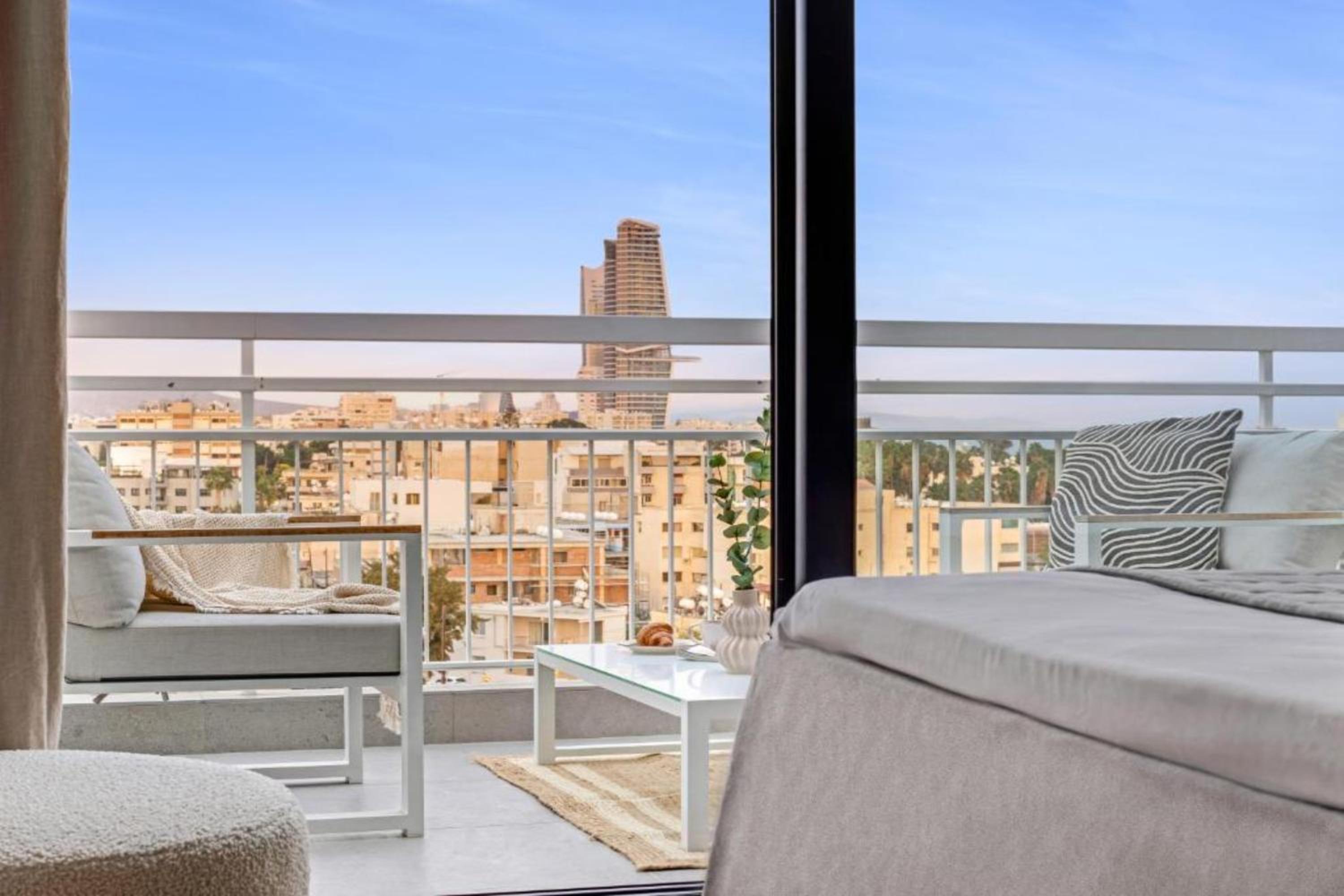 Phaedrus Living City Center Sky Penthouse