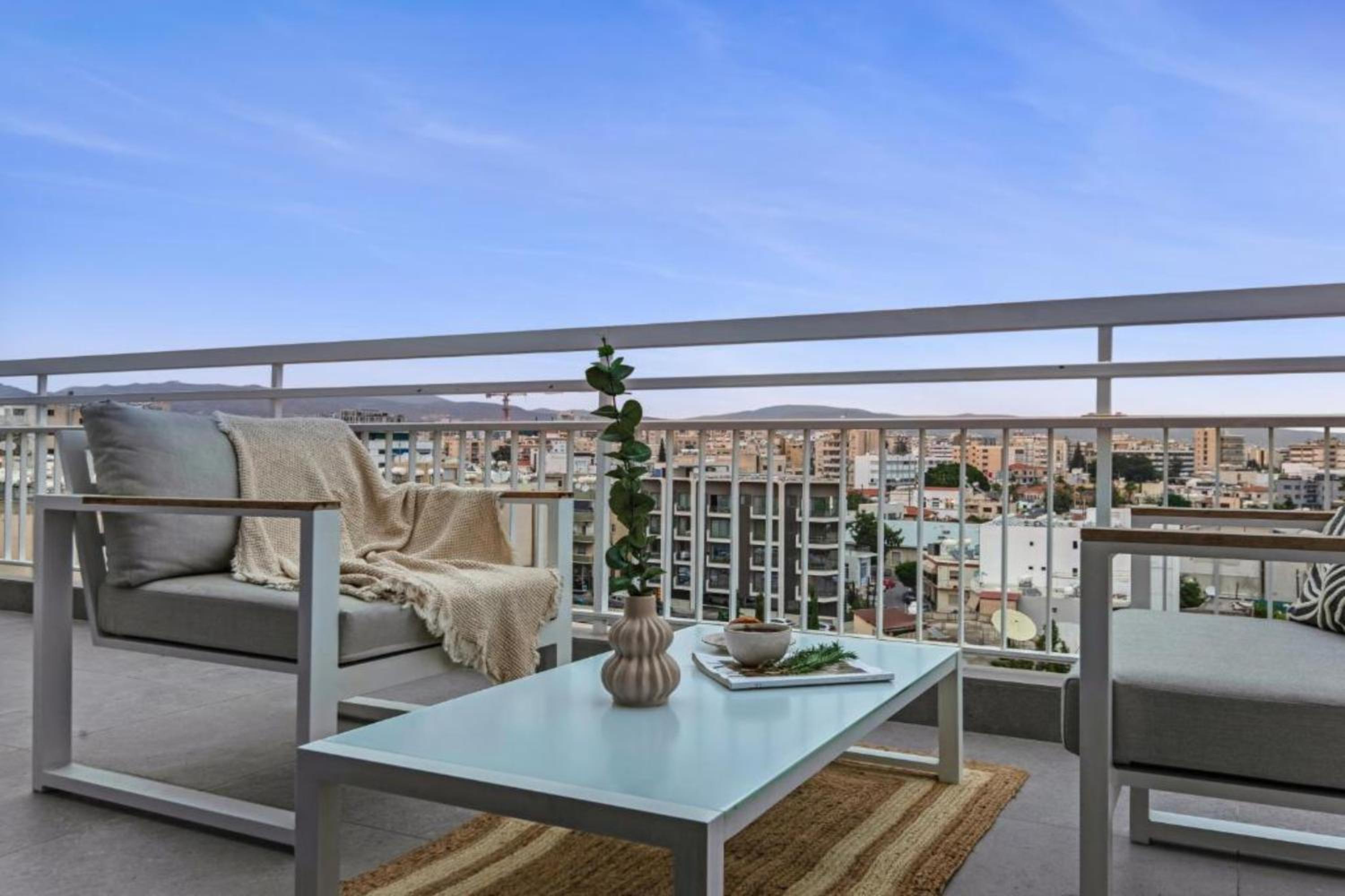 Phaedrus Living City Center Sky Penthouse