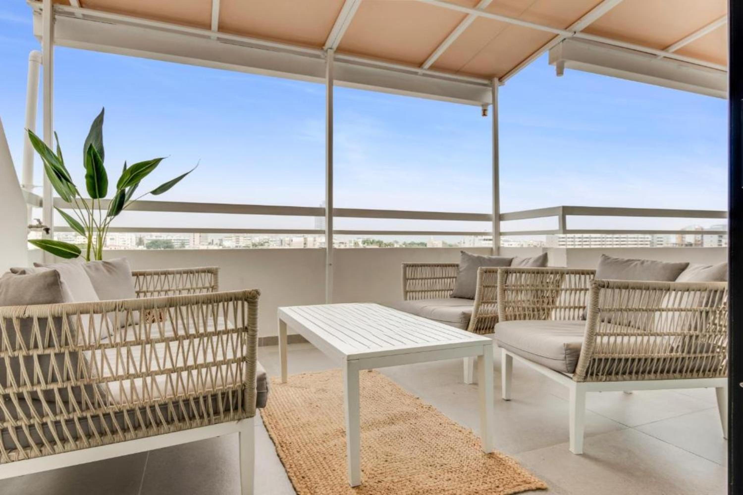 Phaedrus Living City Center Sky Penthouse
