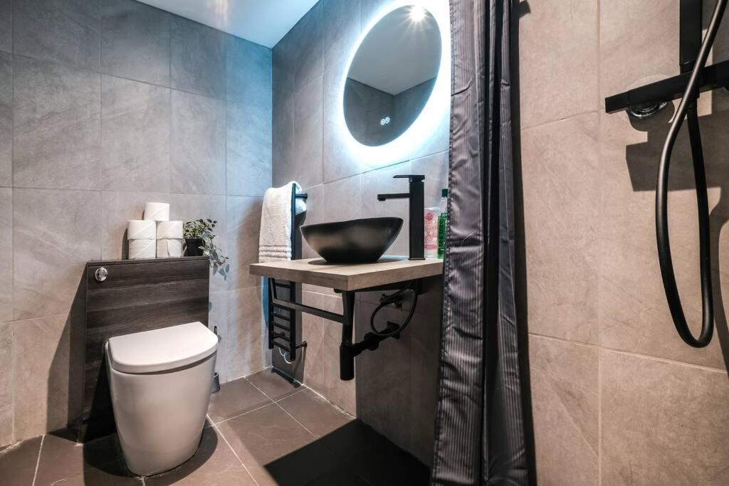 Spacious and Delightful Sleep 5 Piccadilly VRC