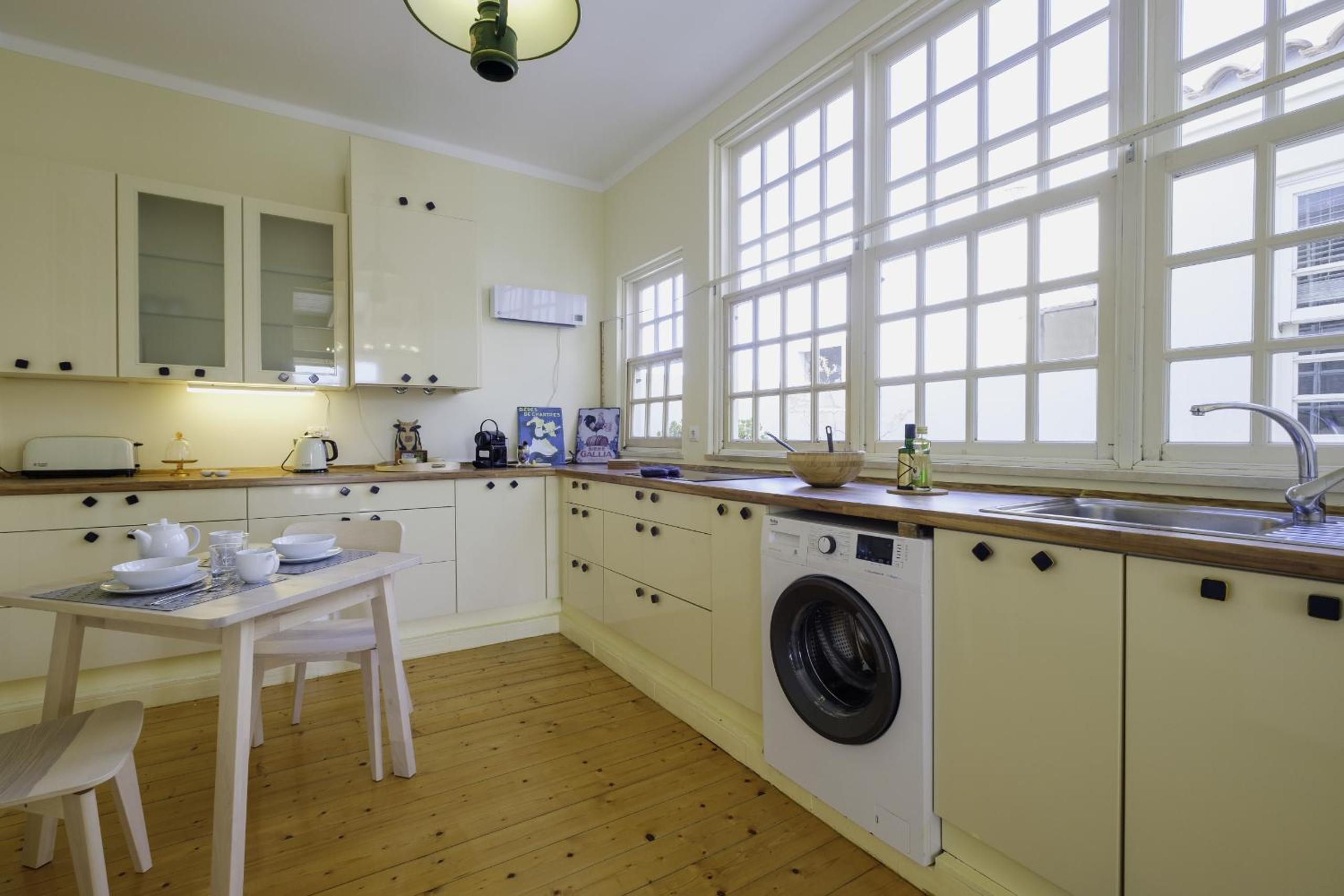 Casa do Jornal en Faro — kitchen