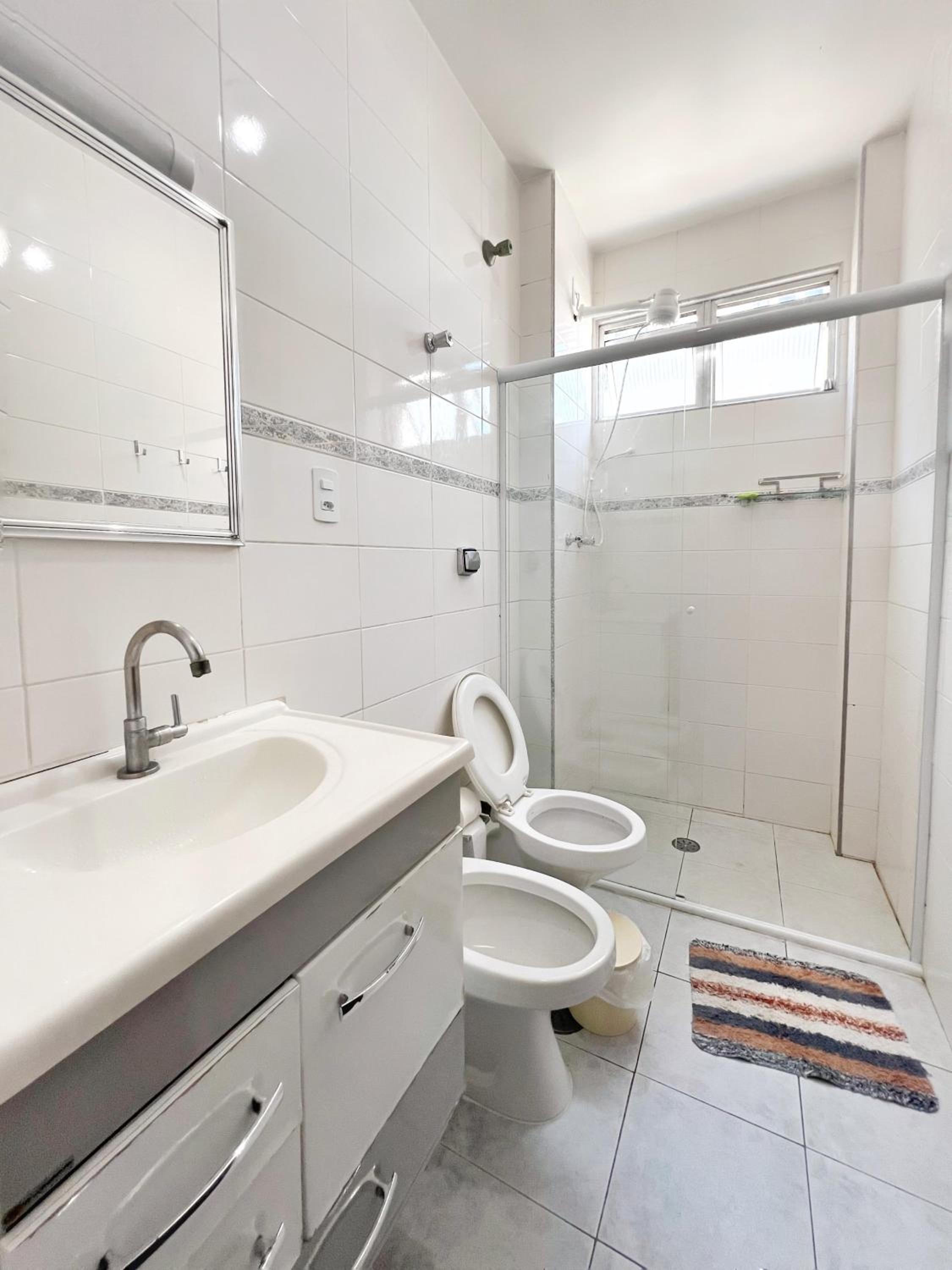 Apartamento 4 quartos, 3 banheiros, vista para o mar Pitangueiras, sacada, 1 vaga de garagem, apenas 50 metros do mar