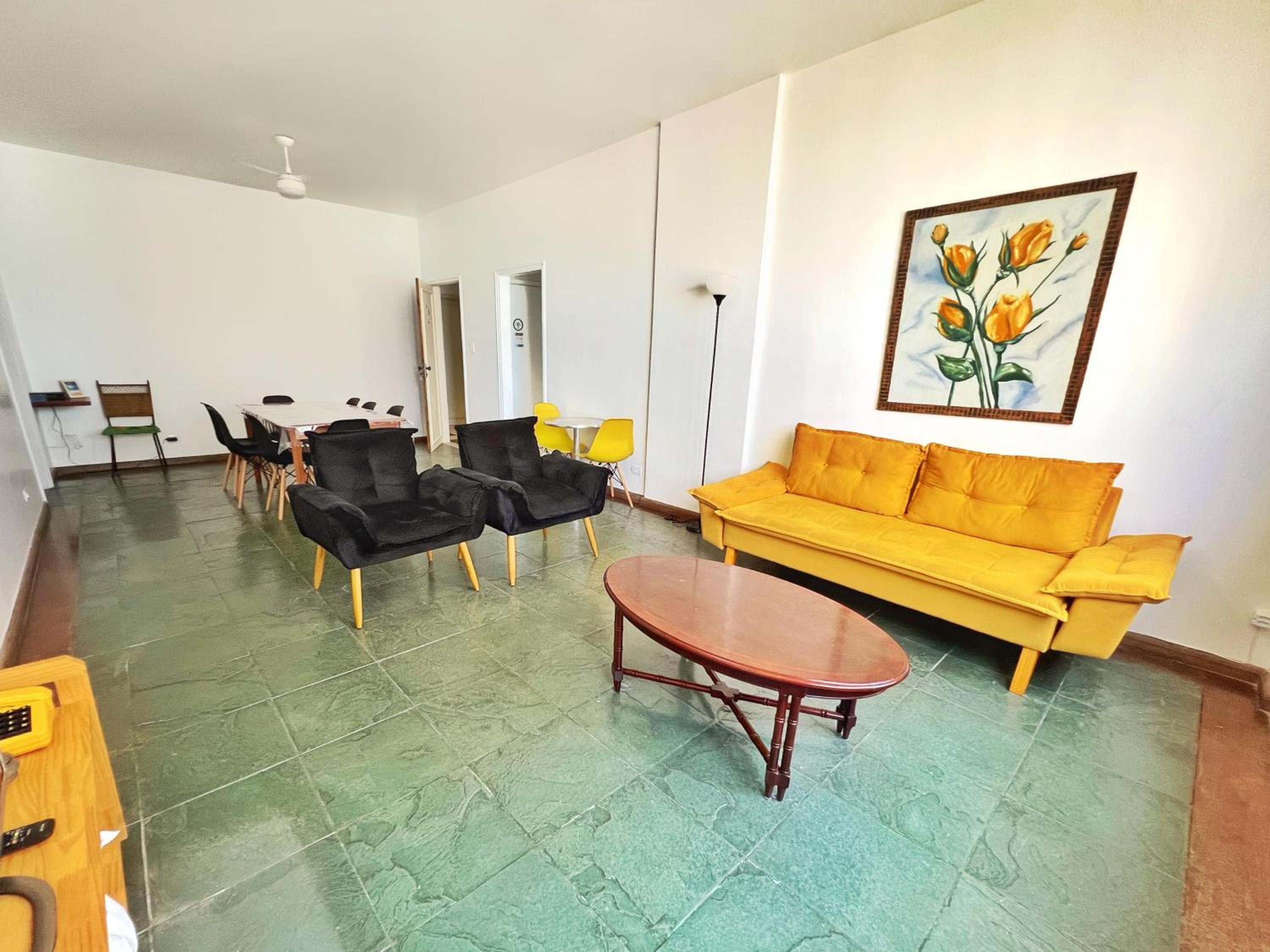 Apartamento 4 quartos, 3 banheiros, vista para o mar Pitangueiras, sacada, 1 vaga de garagem, apenas 50 metros do mar