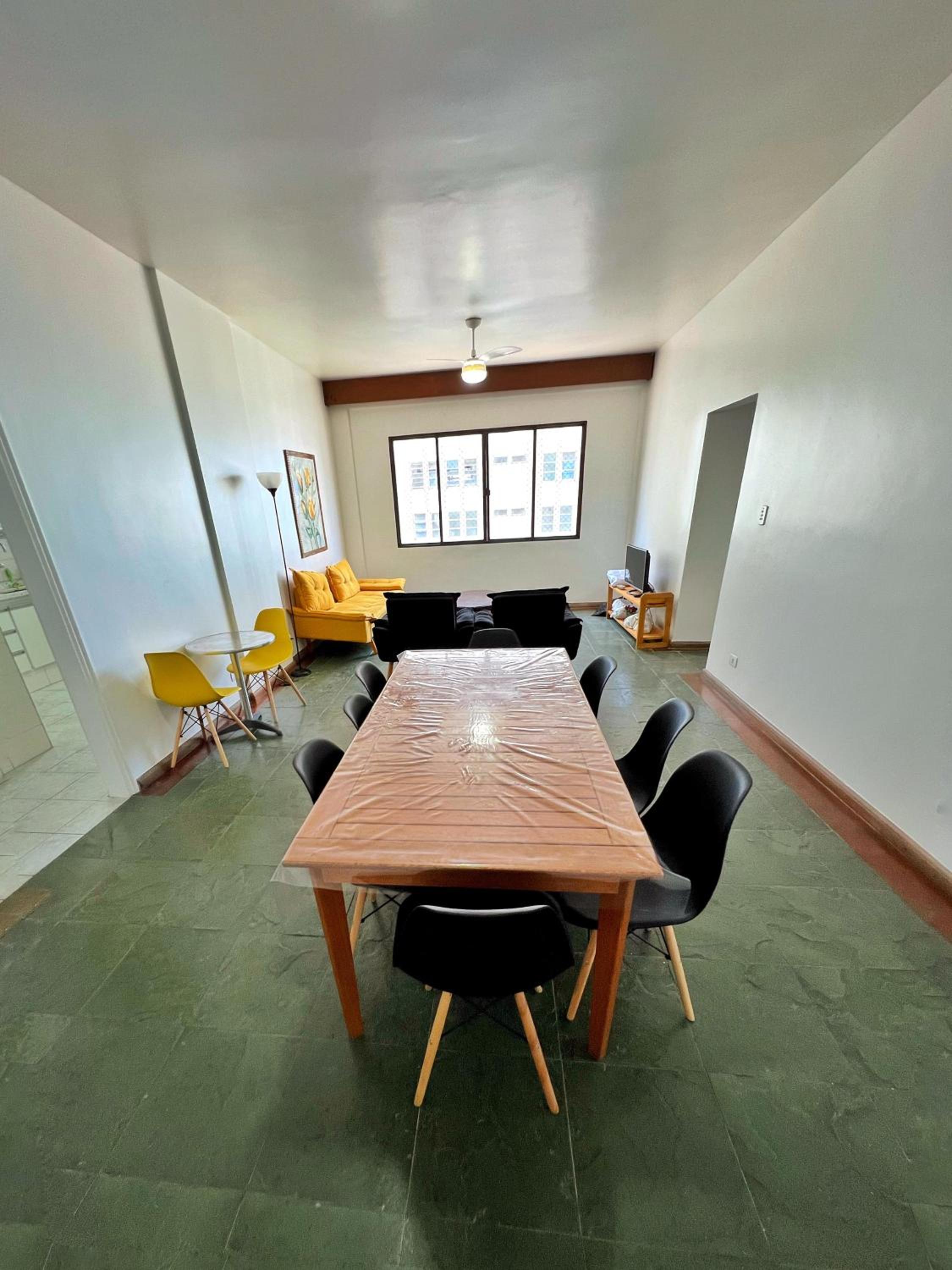 Apartamento 4 quartos, 3 banheiros, vista para o mar Pitangueiras, sacada, 1 vaga de garagem, apenas 50 metros do mar