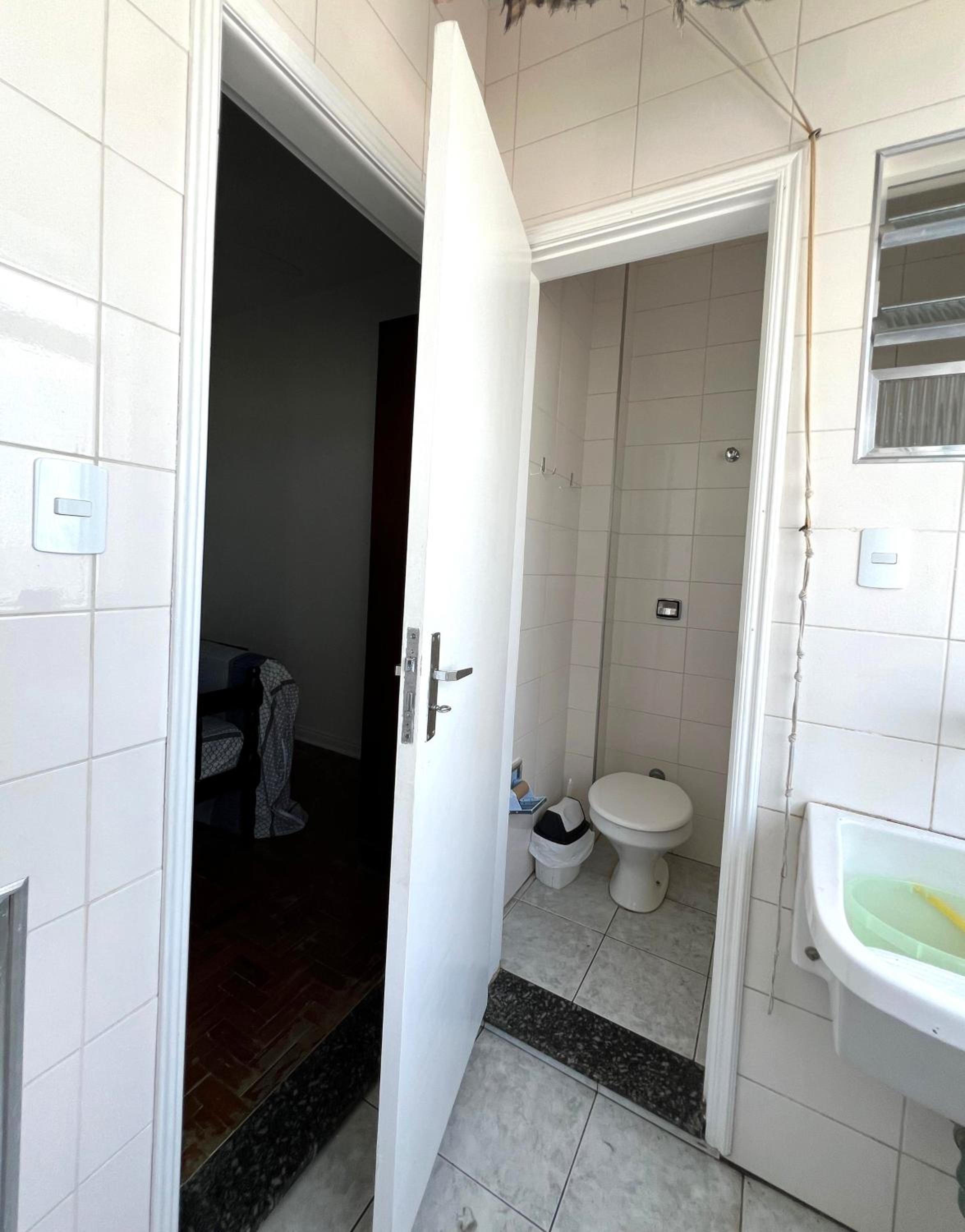 Apartamento 4 quartos, 3 banheiros, vista para o mar Pitangueiras, sacada, 1 vaga de garagem, apenas 50 metros do mar