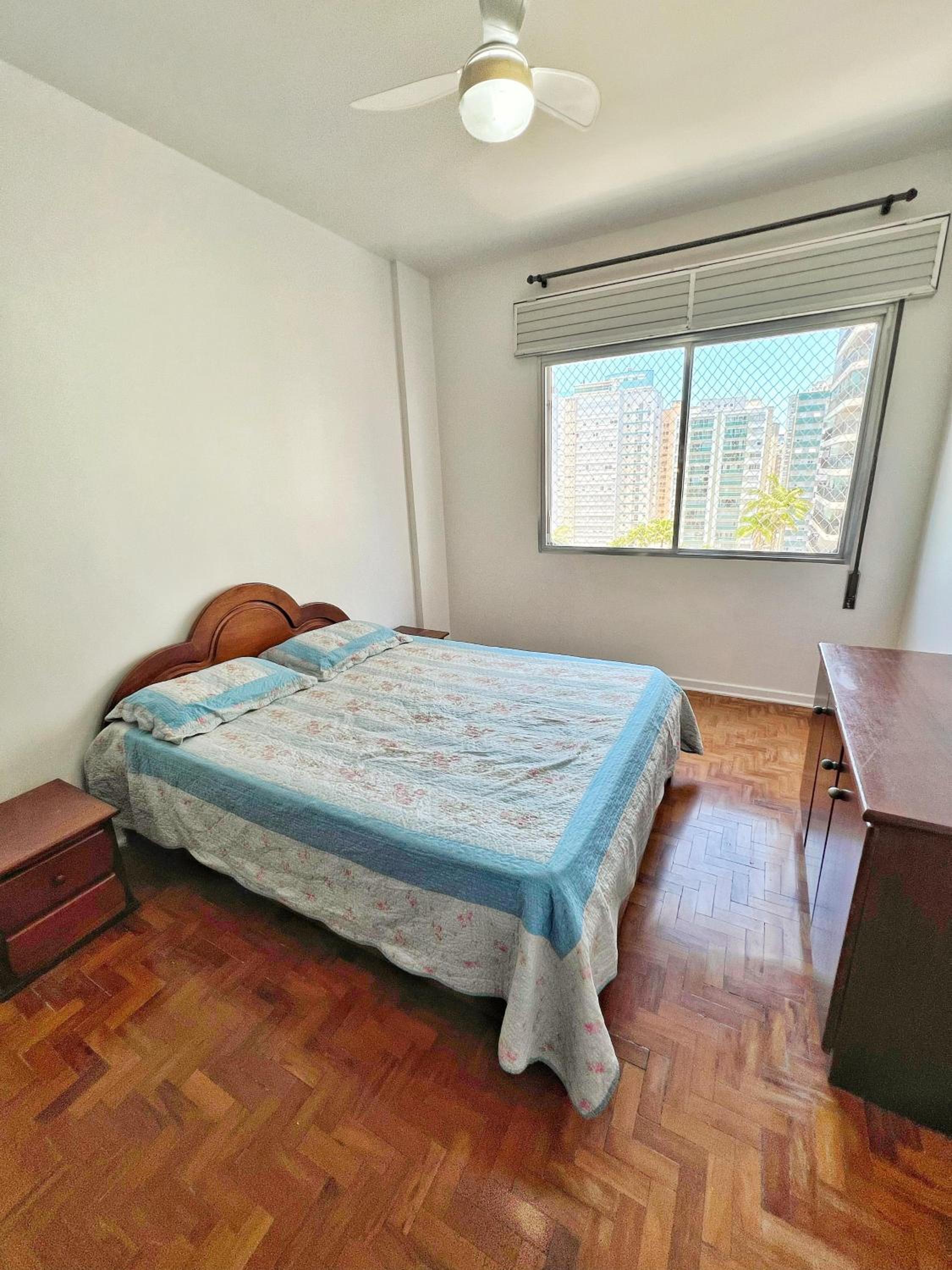 Apartamento 4 quartos, 3 banheiros, vista para o mar Pitangueiras, sacada, 1 vaga de garagem, apenas 50 metros do mar