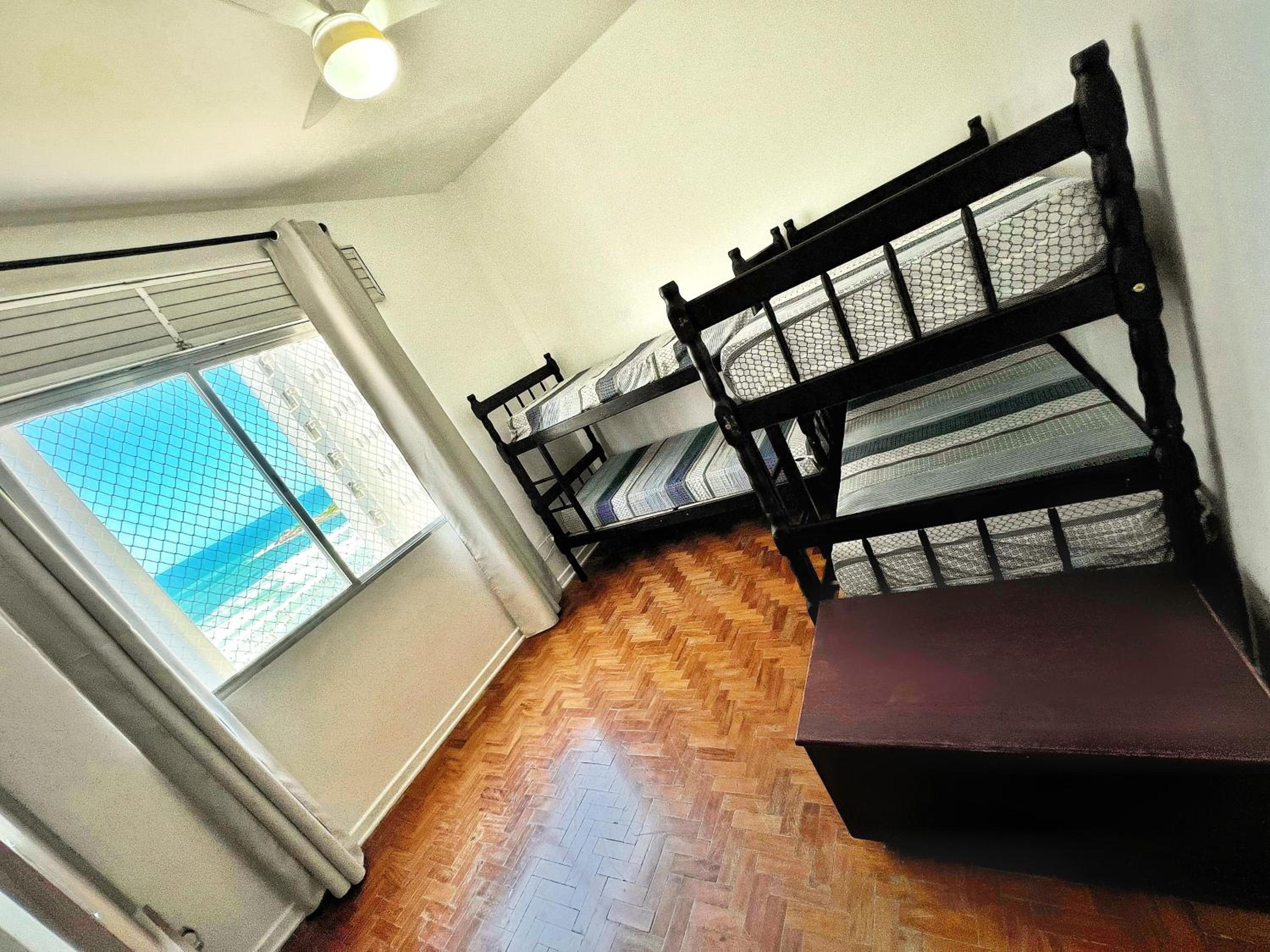 Apartamento 4 quartos, 3 banheiros, vista para o mar Pitangueiras, sacada, 1 vaga de garagem, apenas 50 metros do mar
