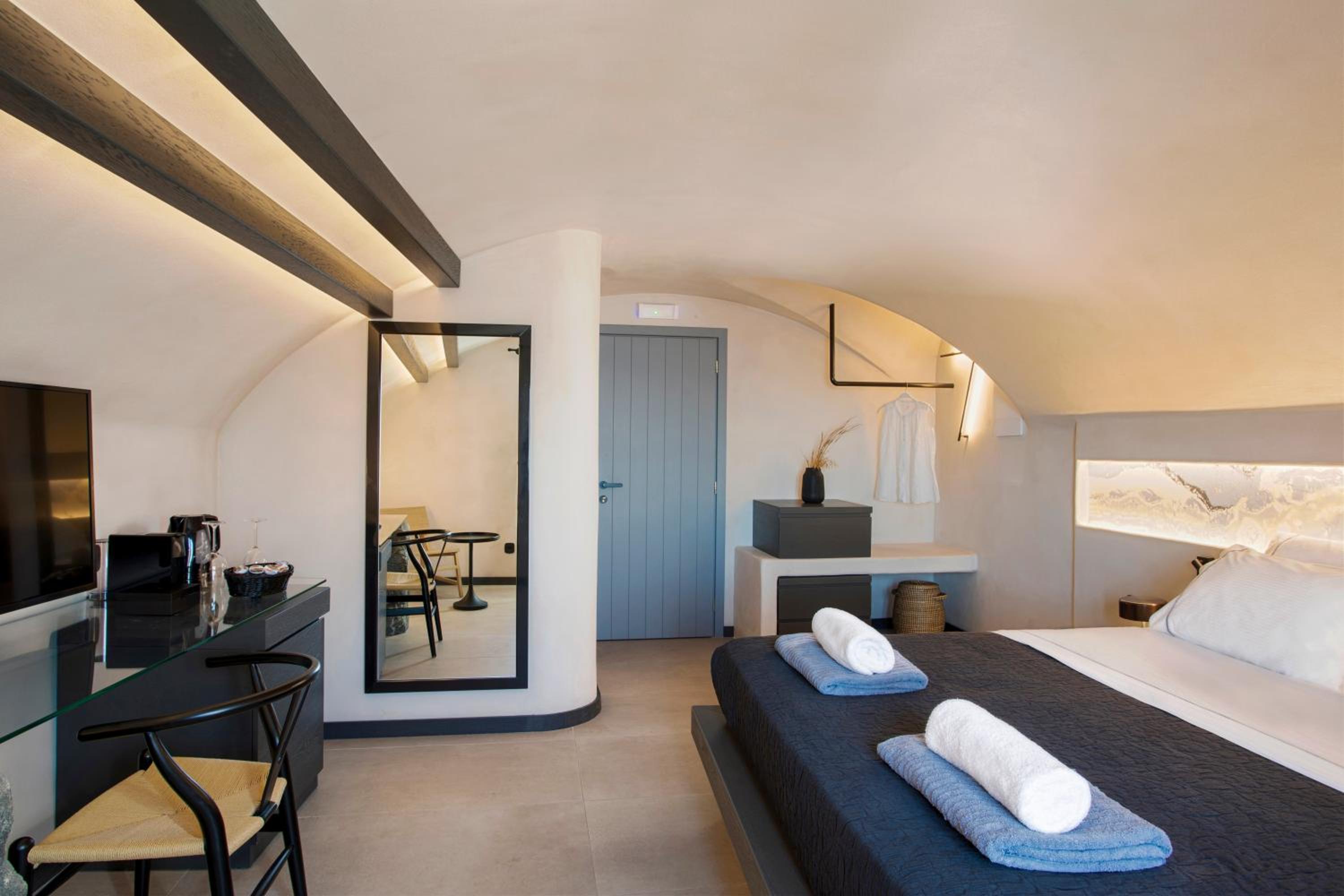 ArmonOia Suites