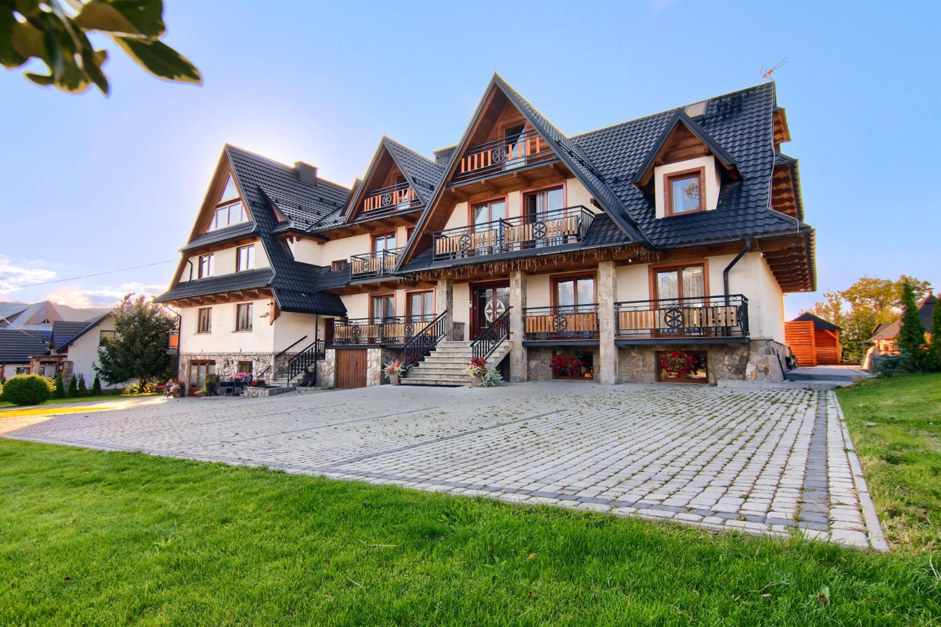 Willa Królewska - Wellness SPA - widokowe Pokoje i Apartamenty