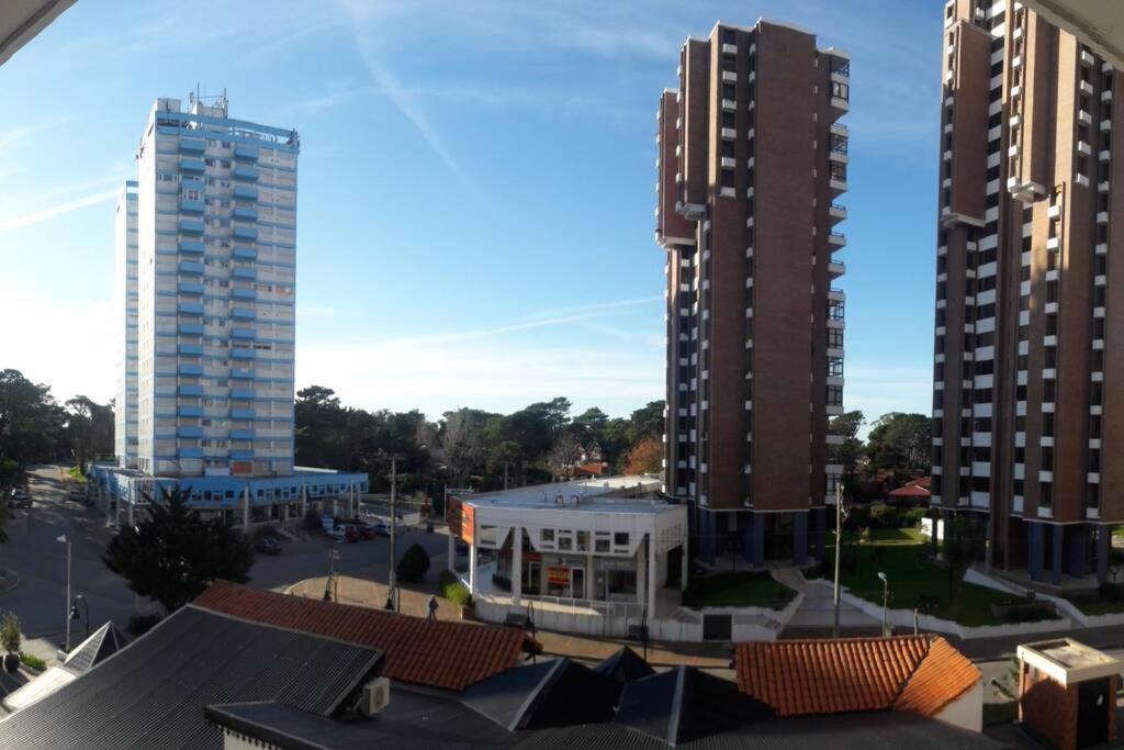 Centro de Pinamar, 4 cuadras de la playa. Wifi!