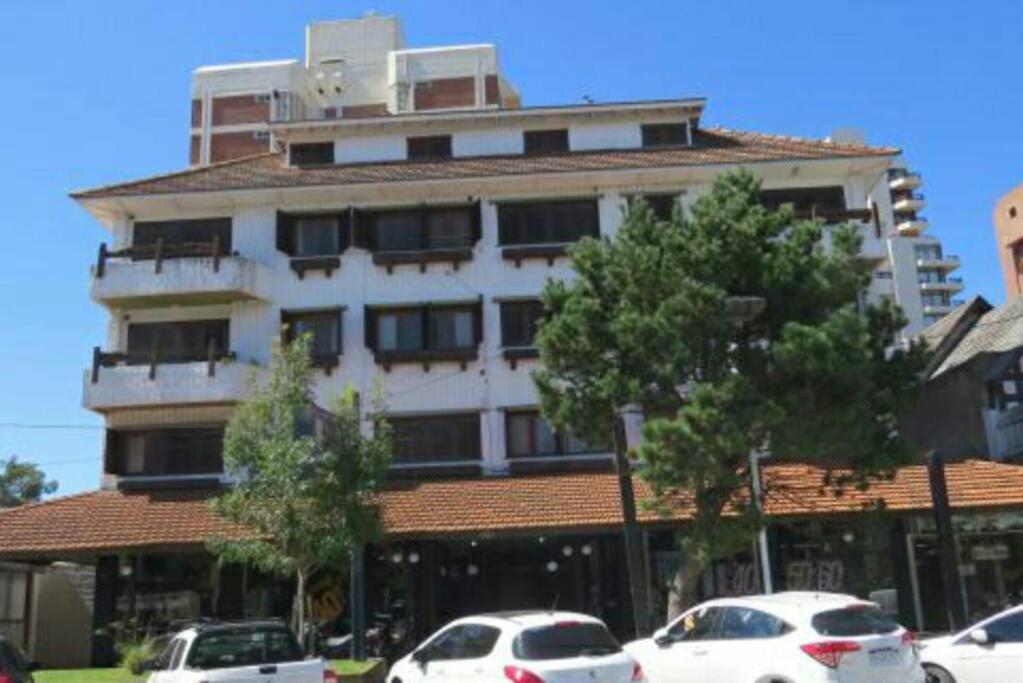 Centro de Pinamar, 4 cuadras de la playa. Wifi!