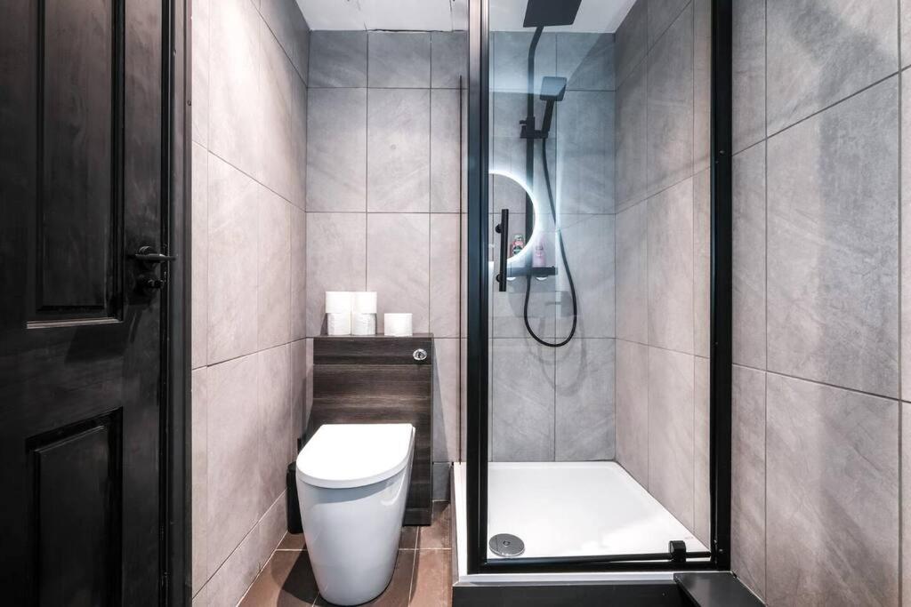 Sleep 2 in Piccadilly Soho Central London VRF