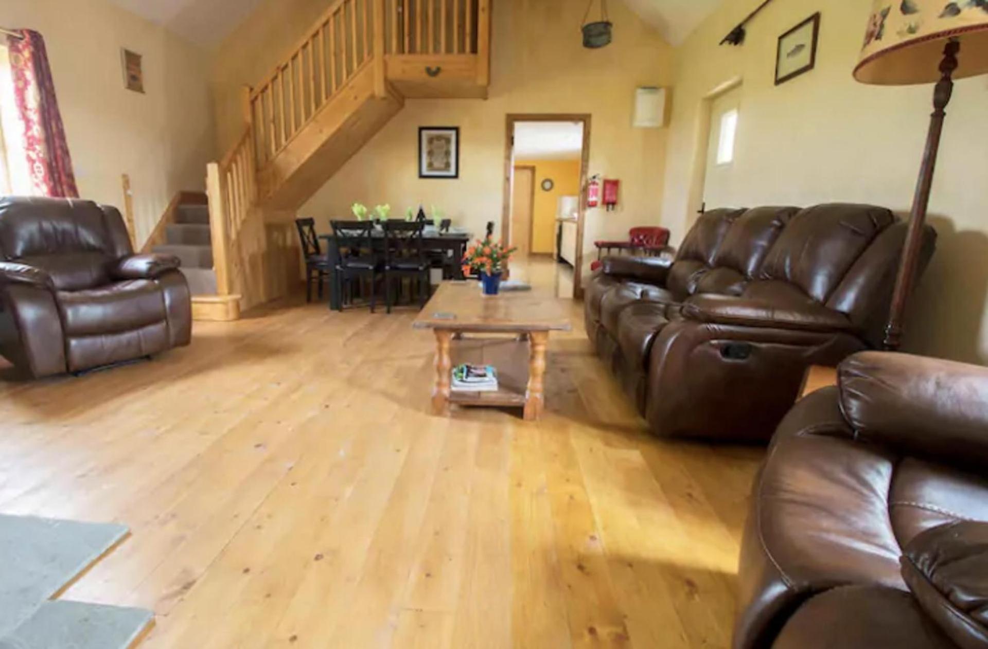 Emly - Cottage - Sleeps 6 - Parking - Garden view 5