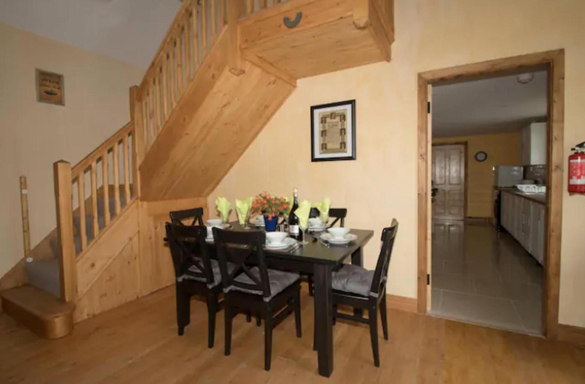 Emly - Cottage - Sleeps 6 - Parking - Garden view 4