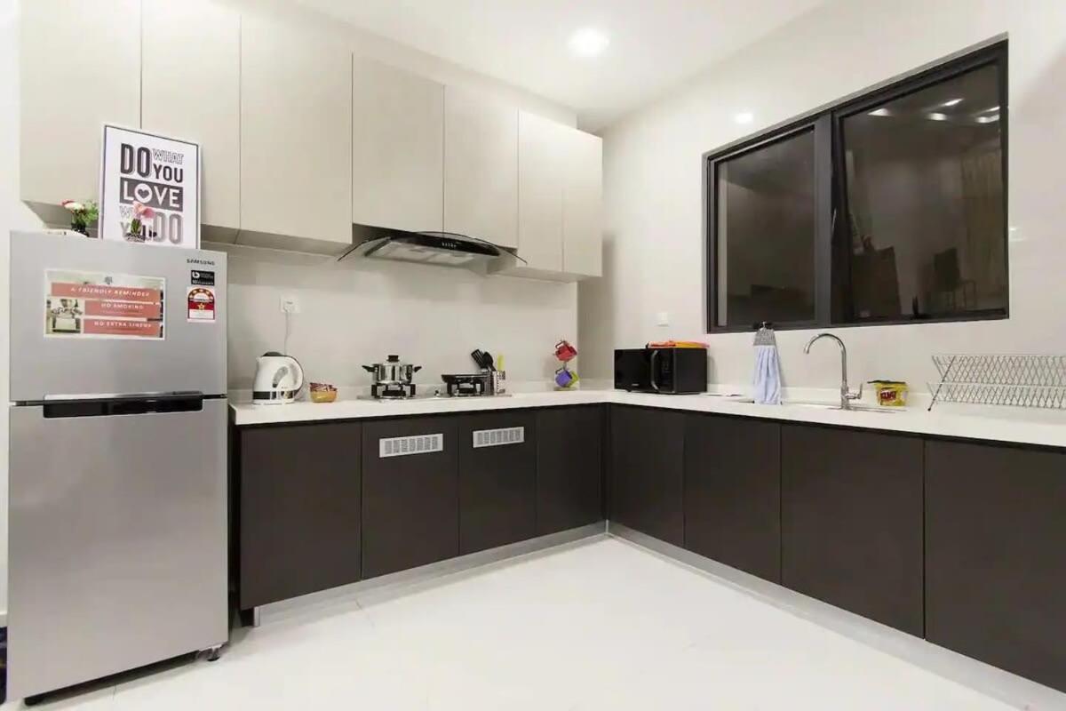 An Airy & Cozy 3BR Suite in Danga Bay FREE Parking