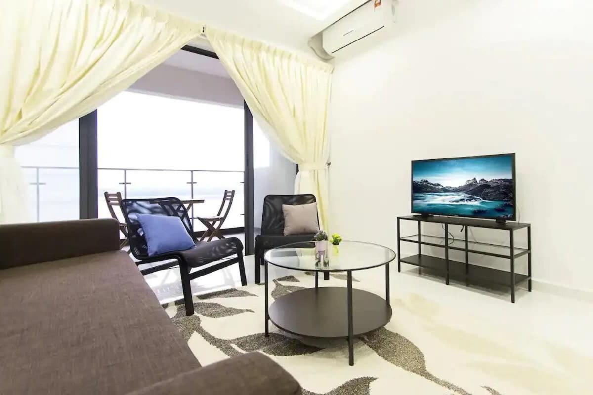 An Airy & Cozy 3BR Suite in Danga Bay FREE Parking