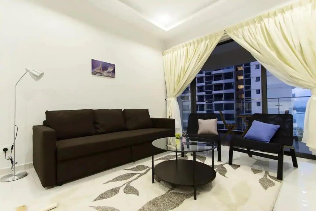 An Airy & Cozy 3BR Suite in Danga Bay FREE Parking