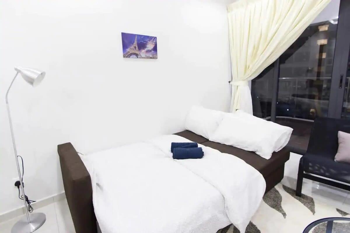 An Airy & Cozy 3BR Suite in Danga Bay FREE Parking