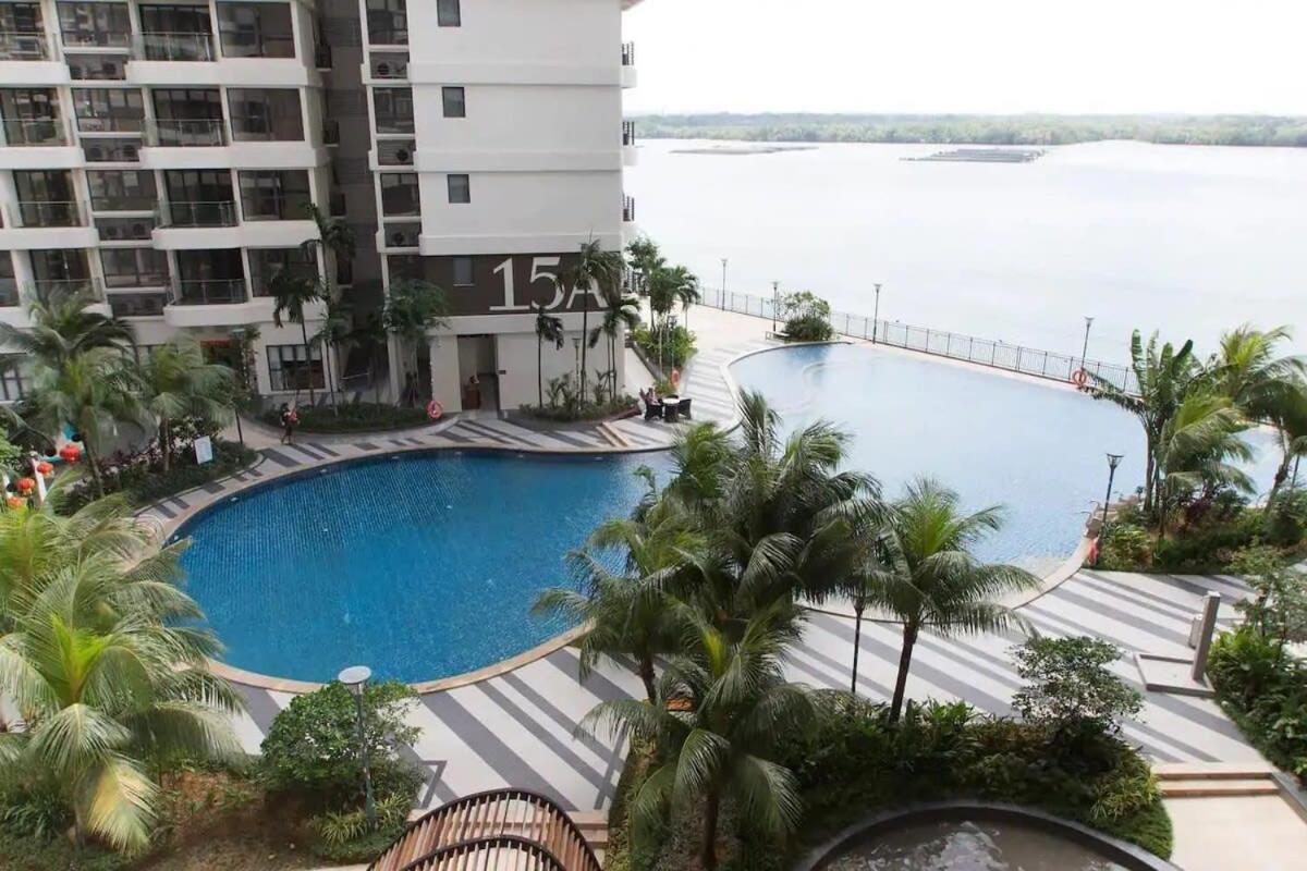 An Airy & Cozy 3BR Suite in Danga Bay FREE Parking