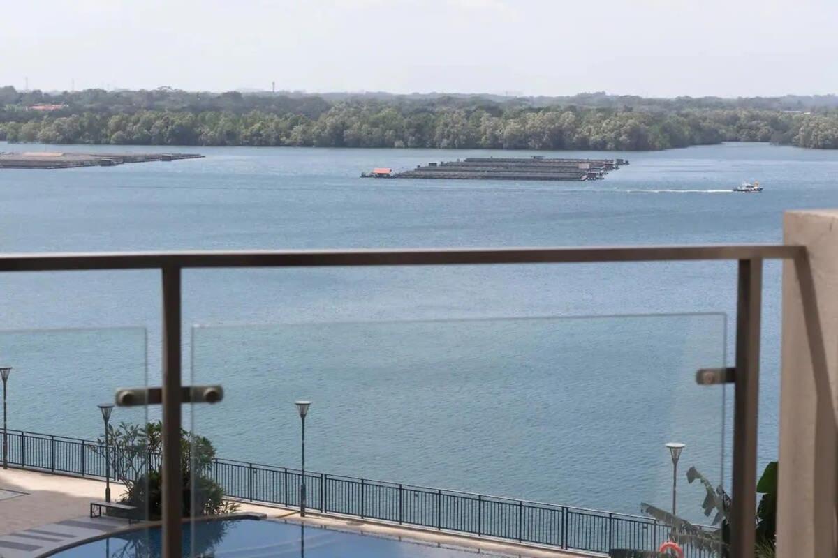 An Airy & Cozy 3BR Suite in Danga Bay FREE Parking