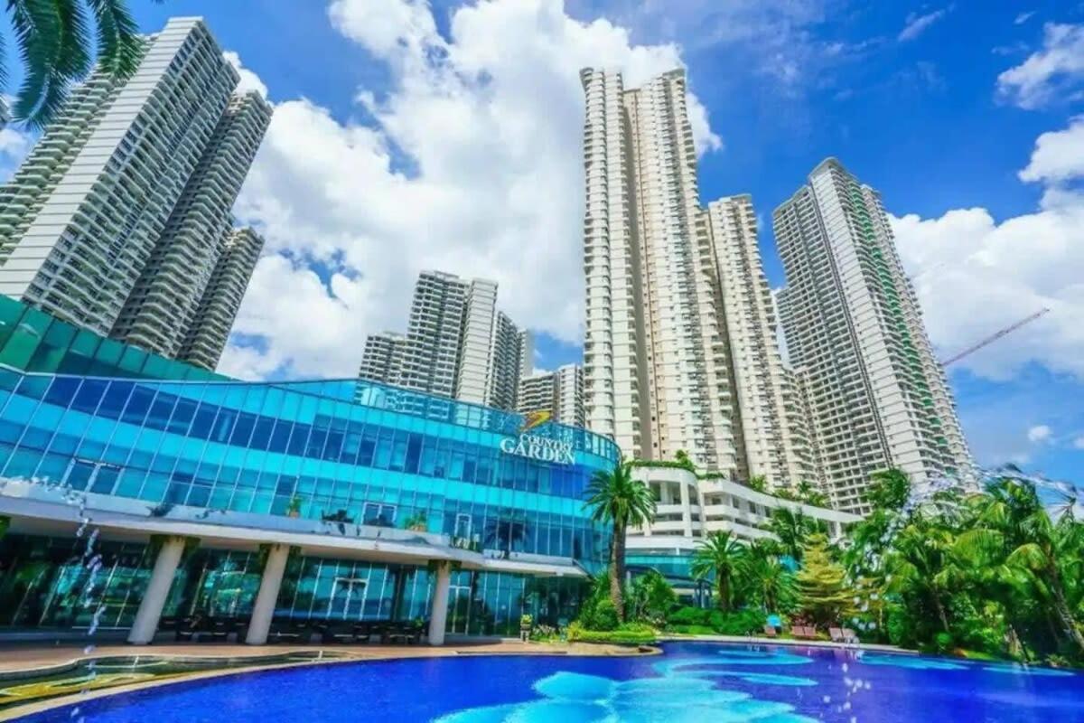 An Airy & Cozy 3BR Suite in Danga Bay FREE Parking