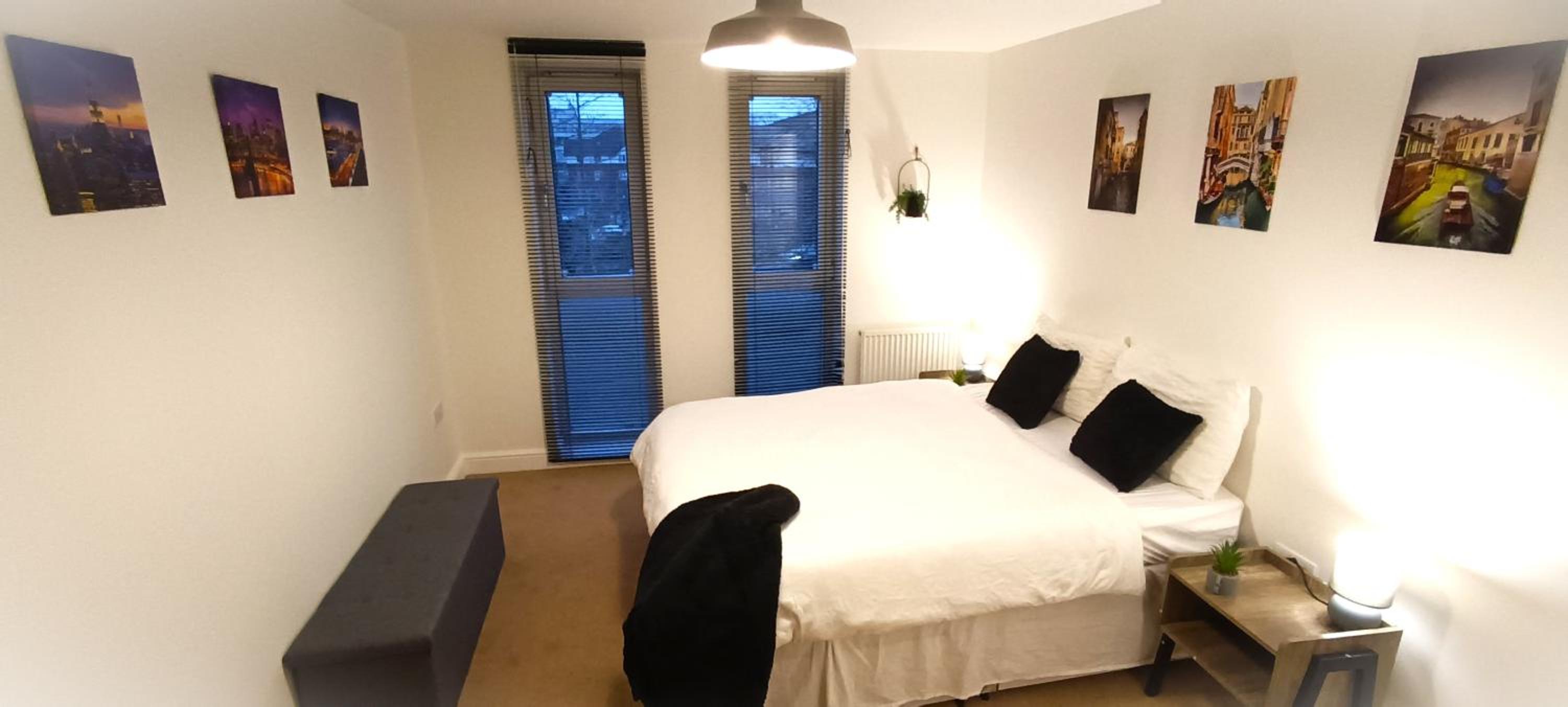 2 Bed Crawley Apt - Near Gatwick view 4