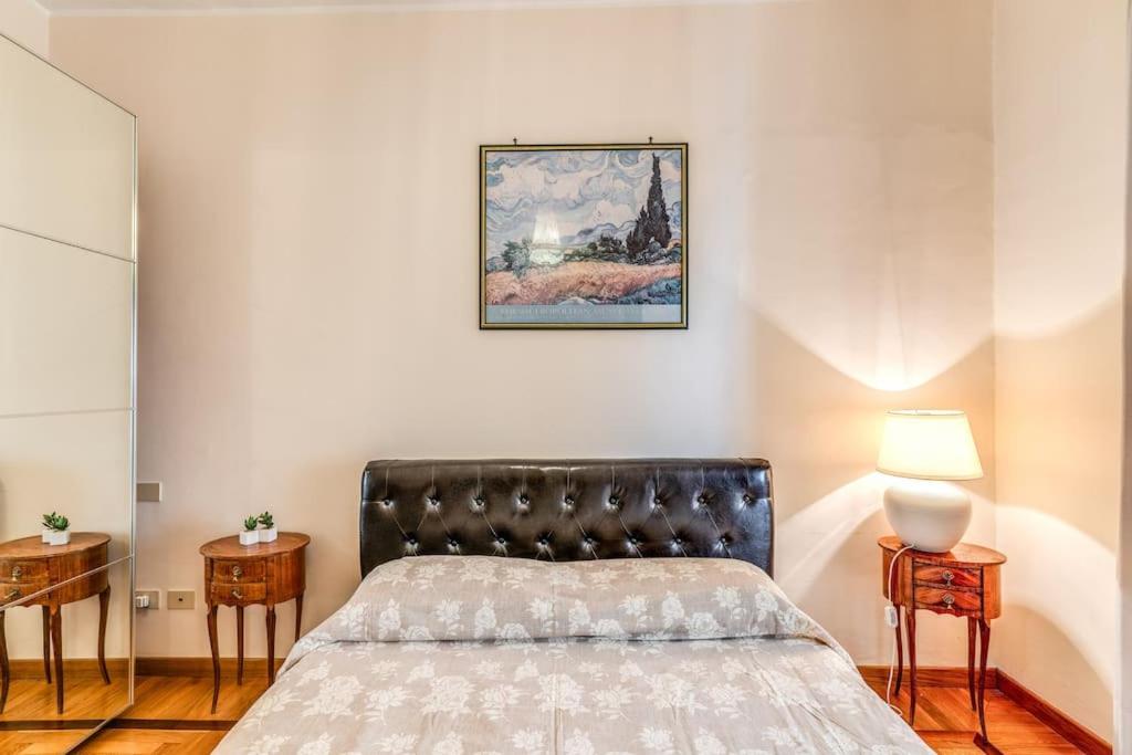 XX SETT: Flat by Barberini Trevi Fountain