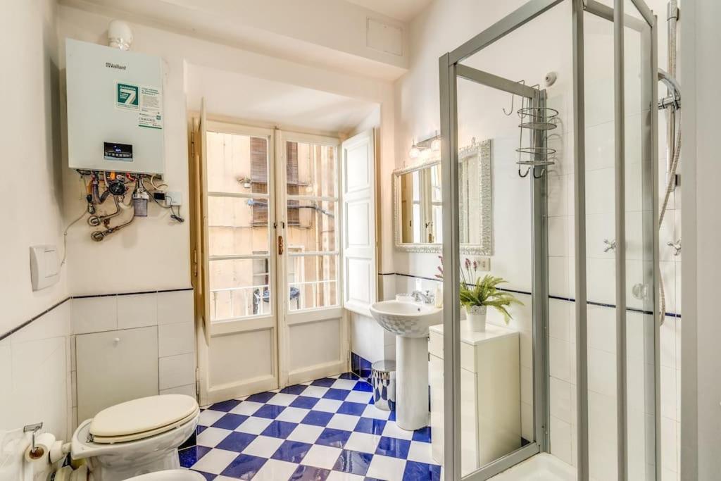 XX SETT: Flat by Barberini Trevi Fountain
