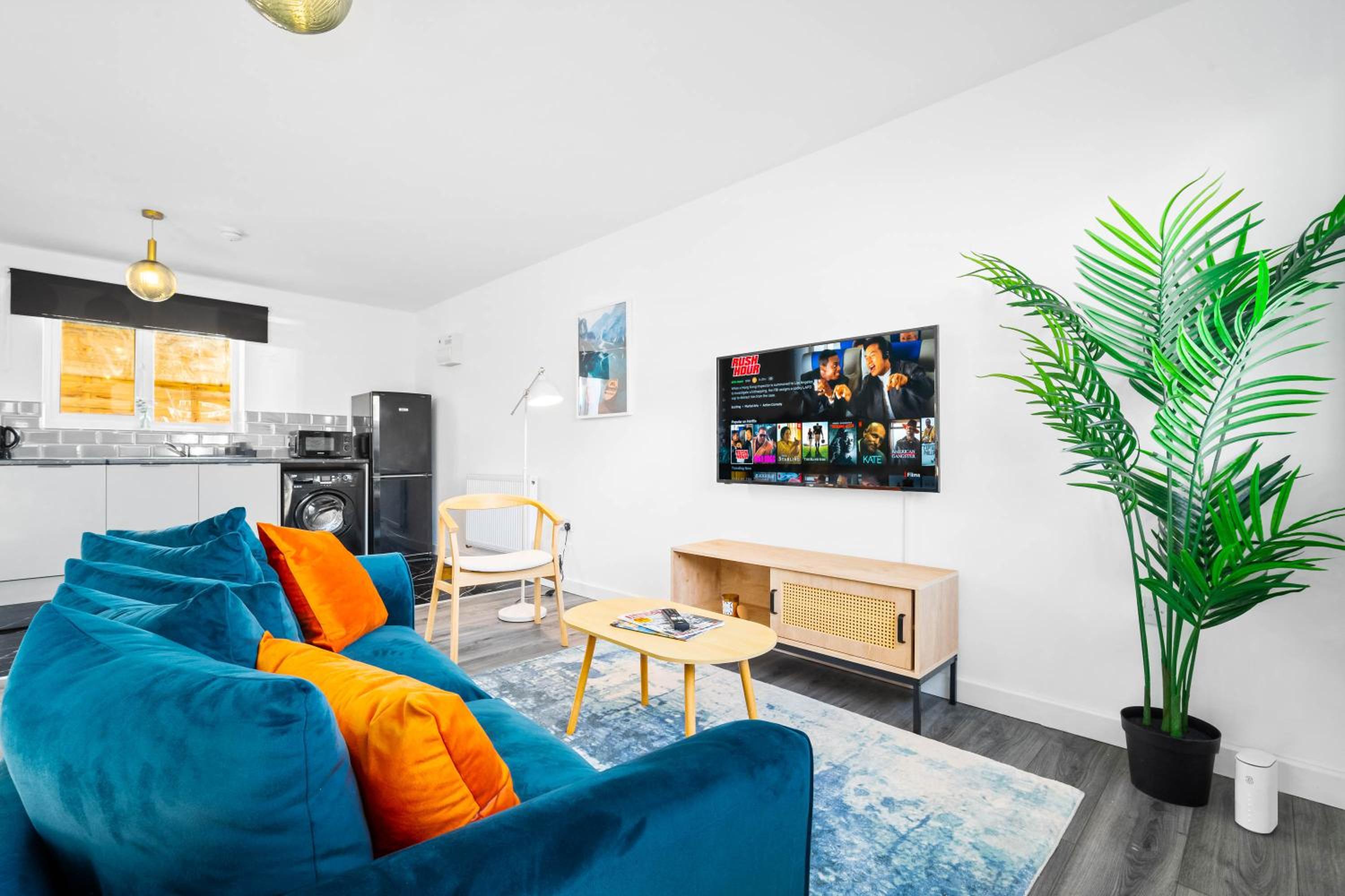 Stylish Apartment - On Street Parking - Smart TV & Netflix 3MH view 5