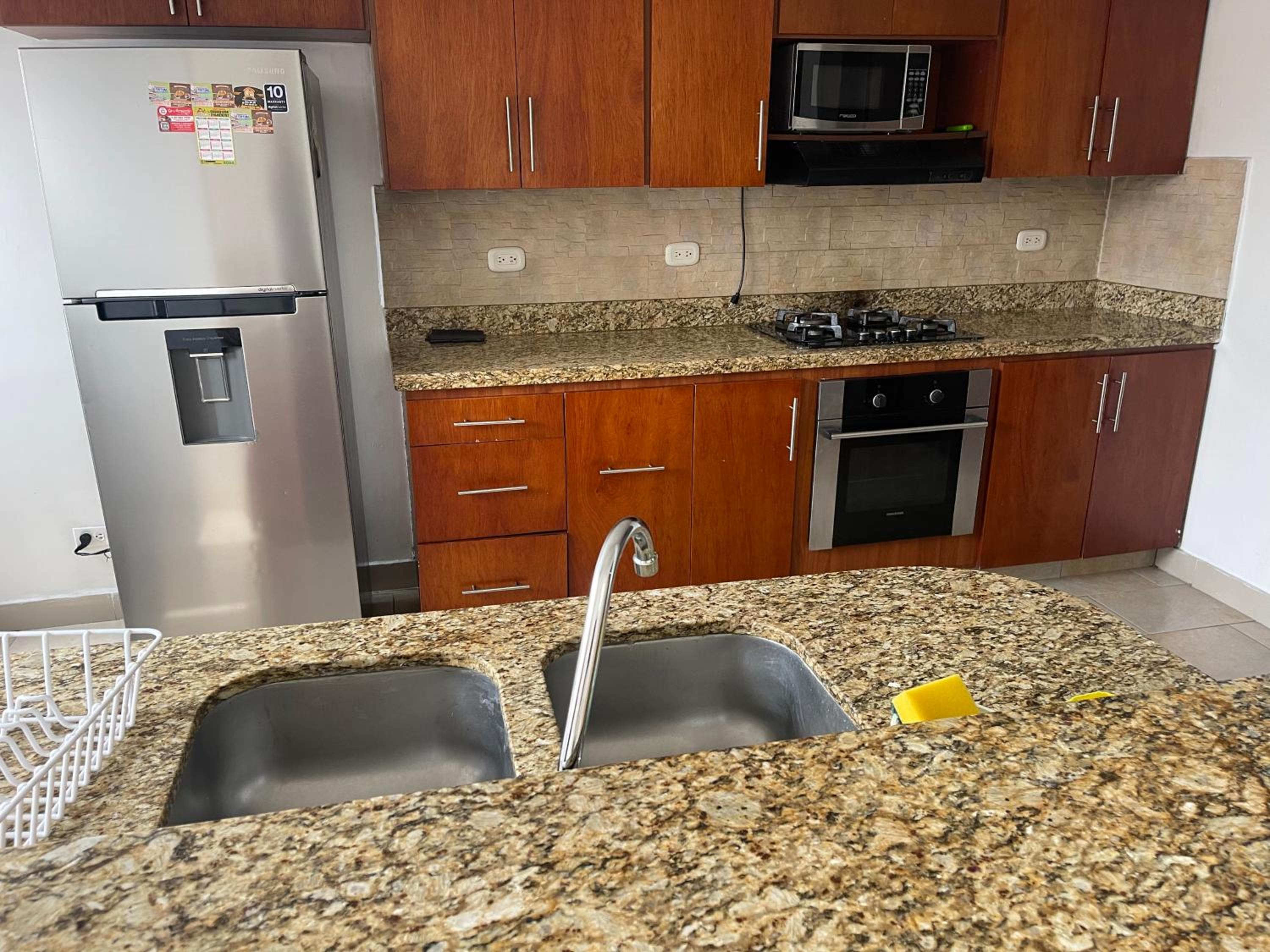 Apartamento cómodo en laureles, grande , céntrico , bien ubicado Apto303