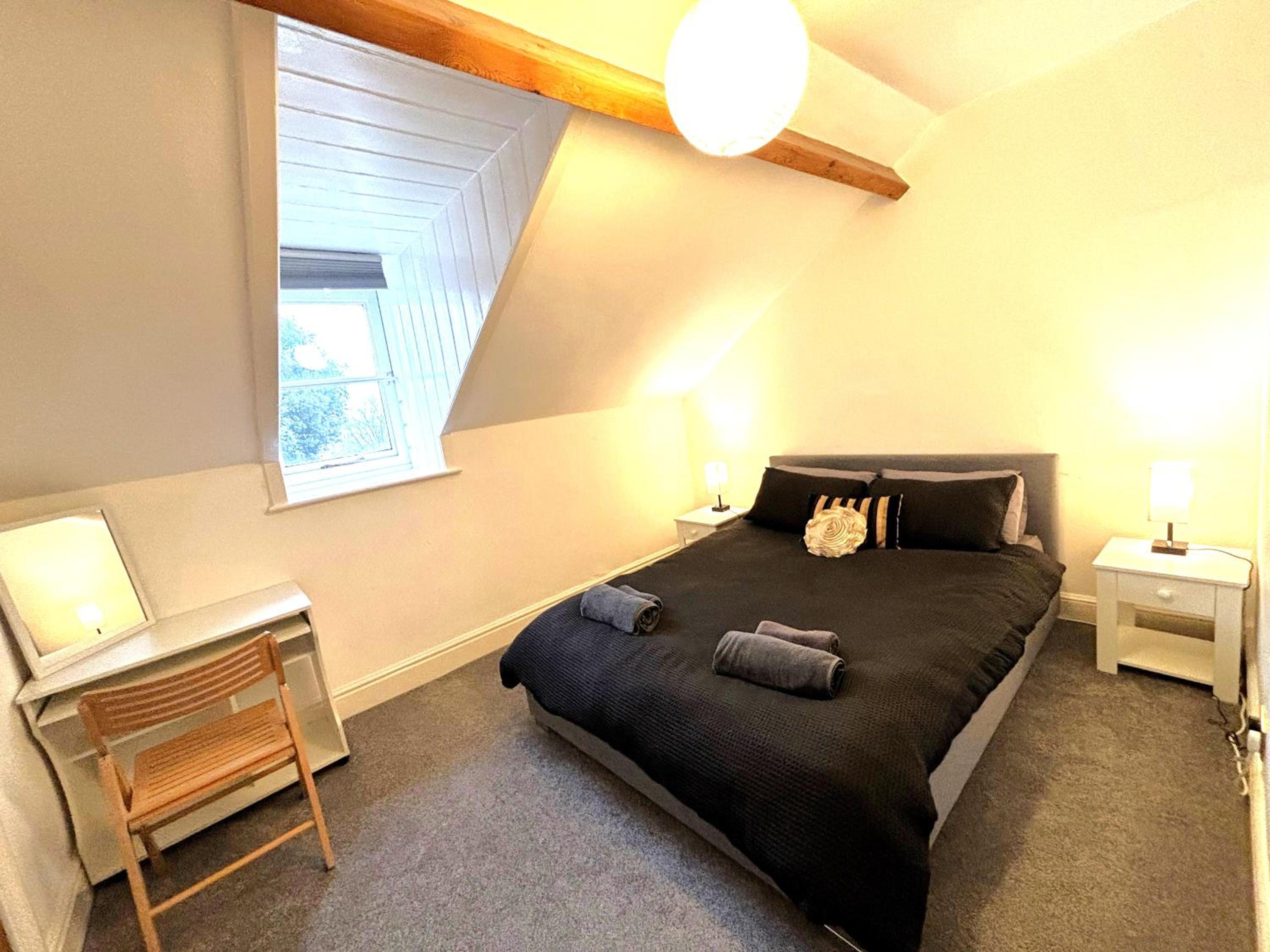 Clifton Spacious 3 Bed Apt & Parking - Simplycheckin view 5