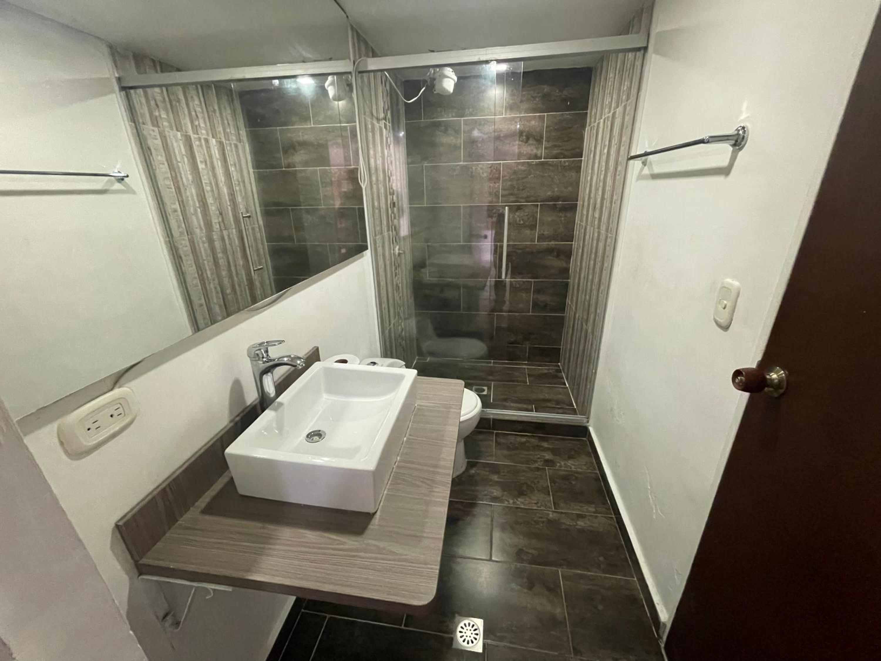 Apartamento cómodo en laureles, grande , céntrico , bien ubicado Apto303