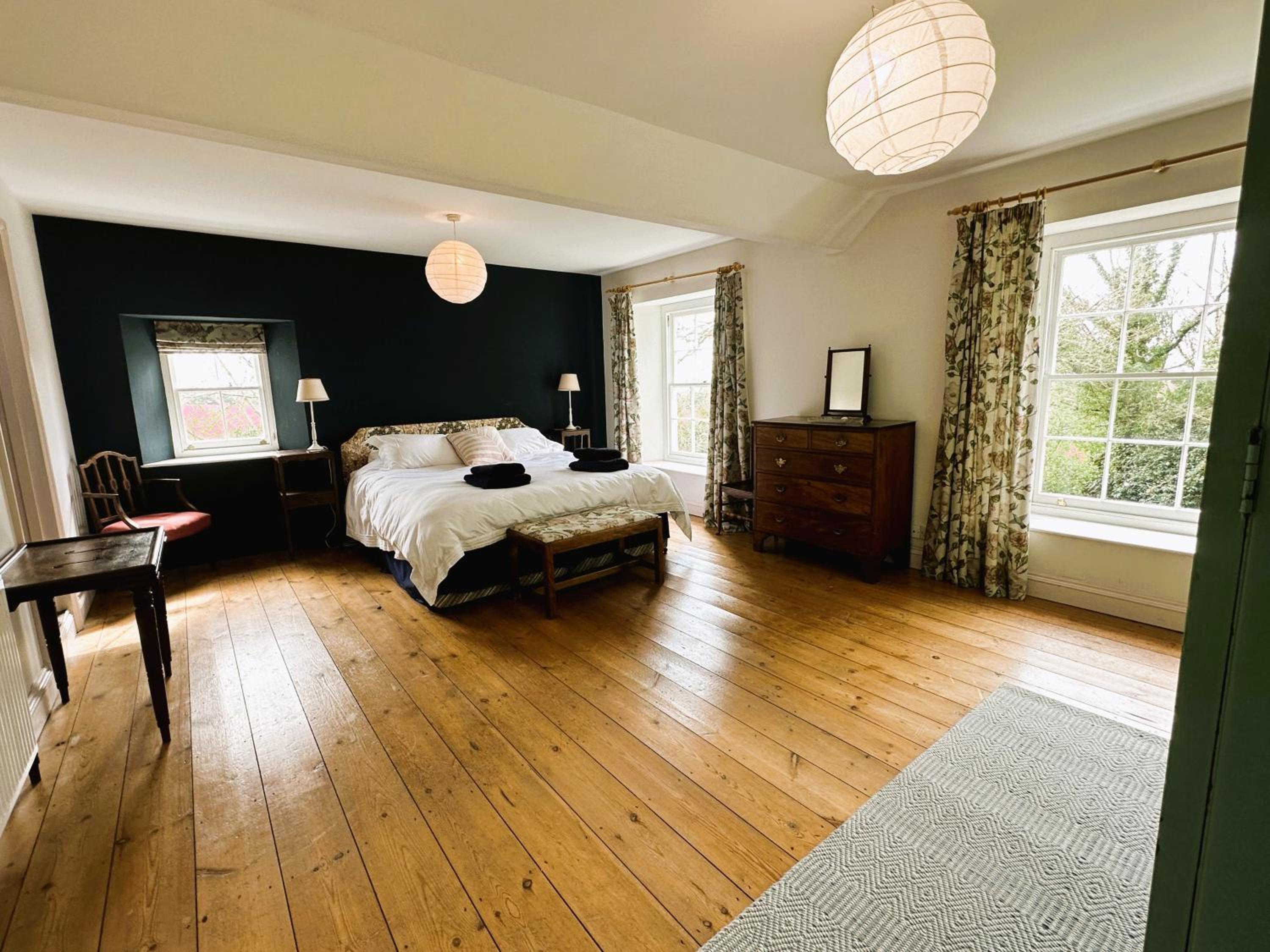Middlelands - A stunning country house with beautiful gardens in rural Pembrokeshire yet close to coast