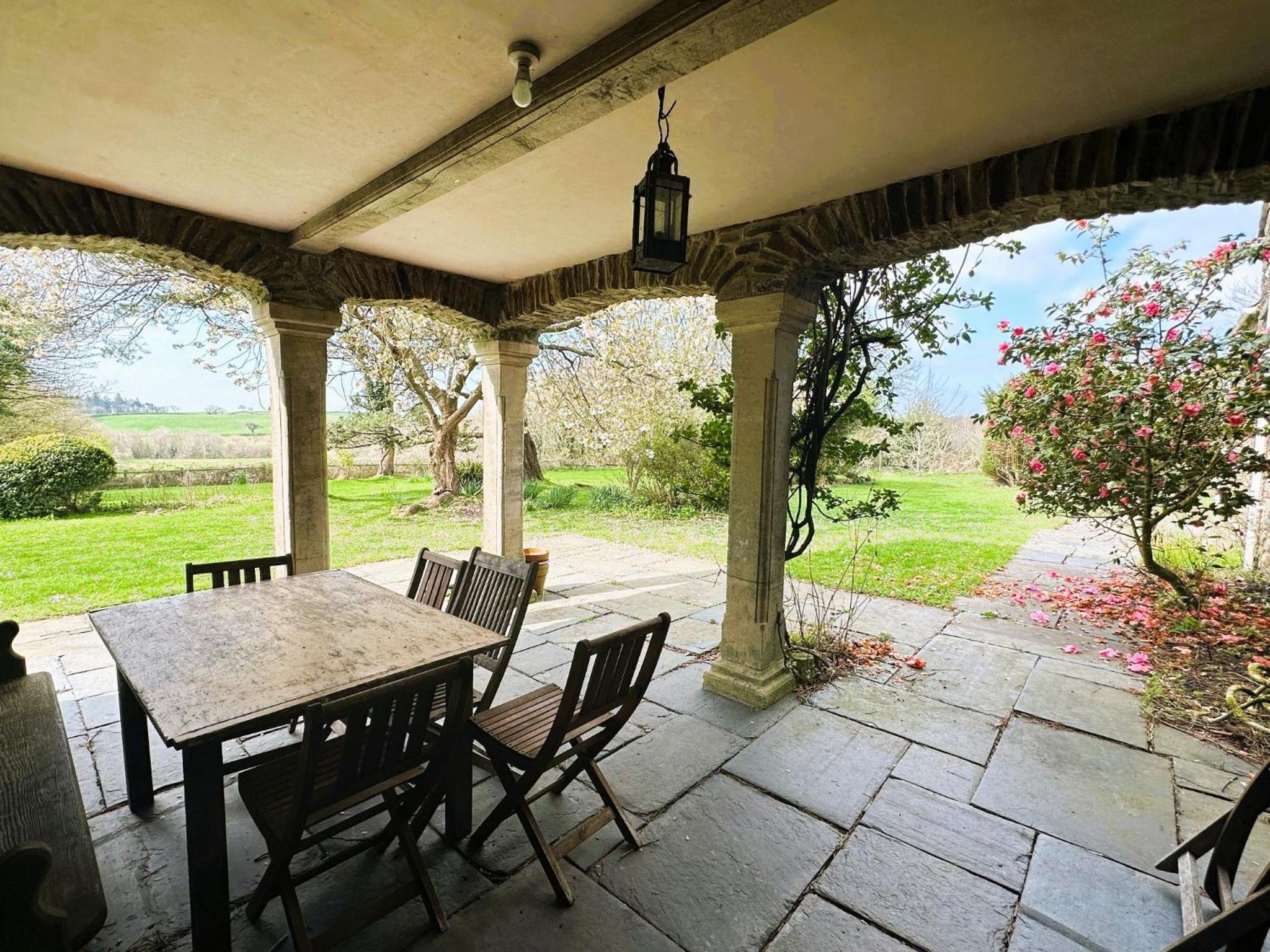 Middlelands - A stunning country house with beautiful gardens in rural Pembrokeshire yet close to coast