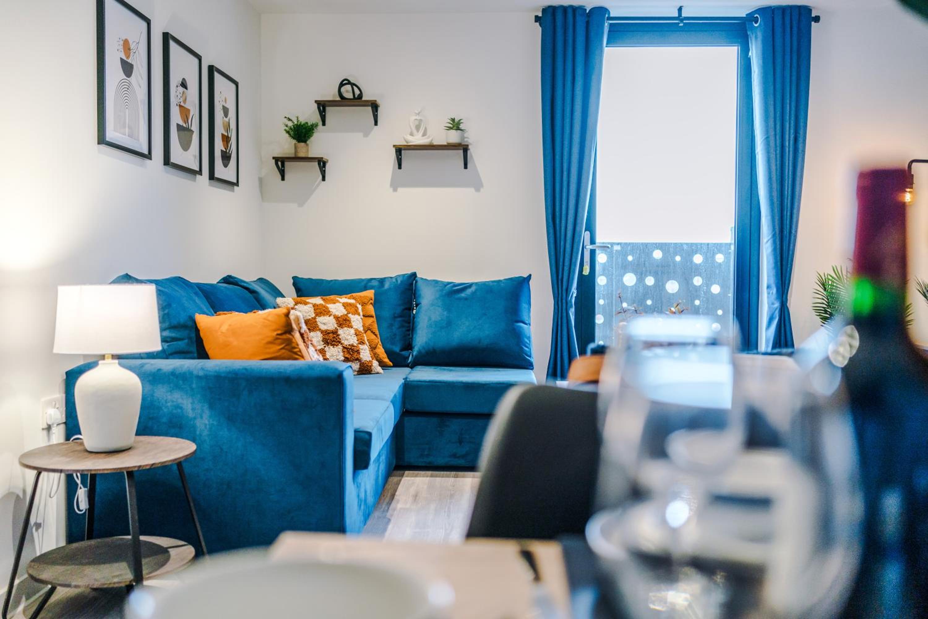 NEW! Pristine 2-Bed Flat on Liverpool by 53 Degrees Property, Amazing Location, Sleeps 6! photo 3
