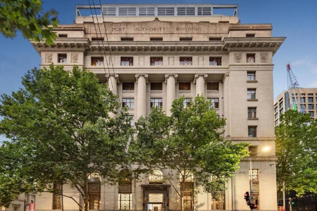 Fifth Avenue - New York Glam In Iconic Building