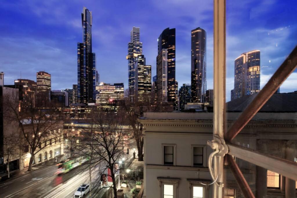 Fifth Avenue - New York Glam In Iconic Building