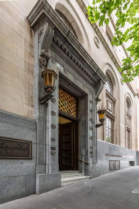 Fifth Avenue - New York Glam In Iconic Building