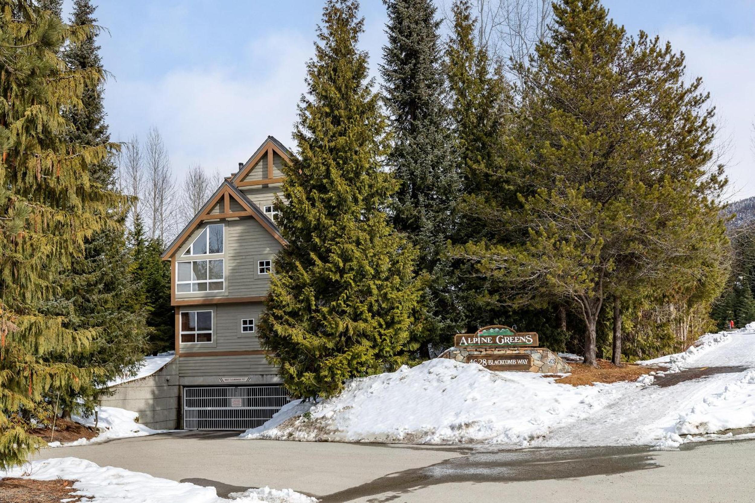 Alpine Greens 8 | Bright Townhome near Blackcomb, Walk or Shuttle to Skiing, Secure Parking