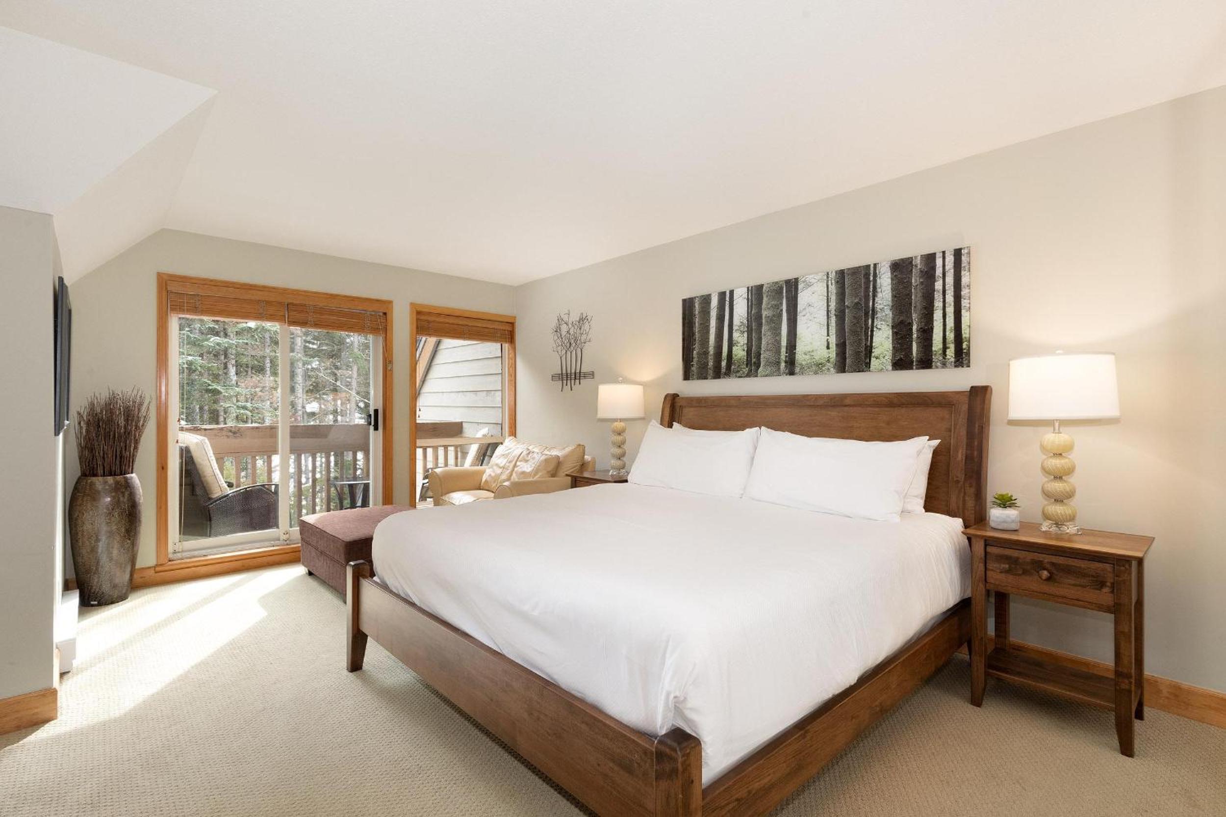 Alpine Greens 8 | Bright Townhome near Blackcomb, Walk or Shuttle to Skiing, Secure Parking