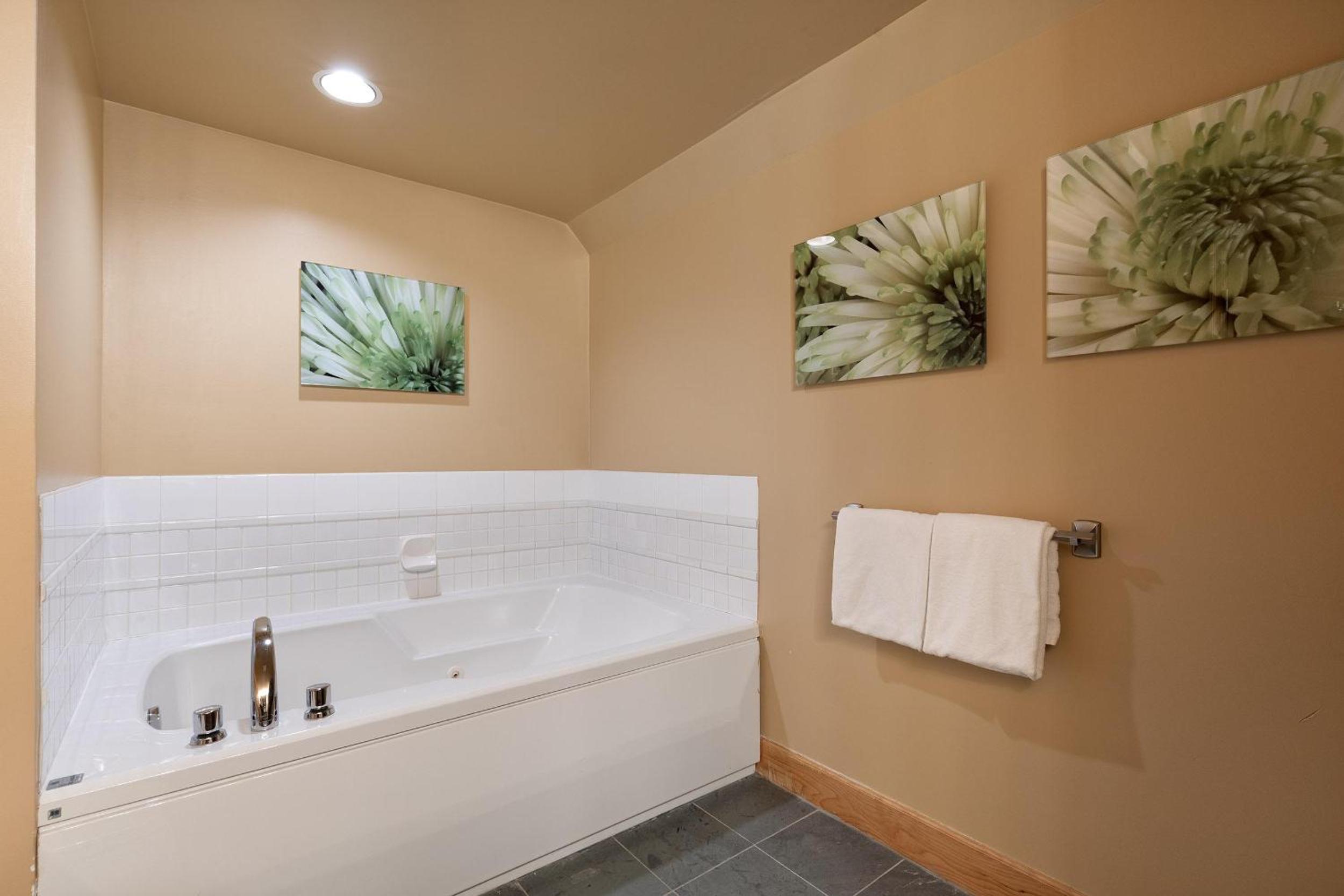 Alpine Greens 8 | Bright Townhome near Blackcomb, Walk or Shuttle to Skiing, Secure Parking