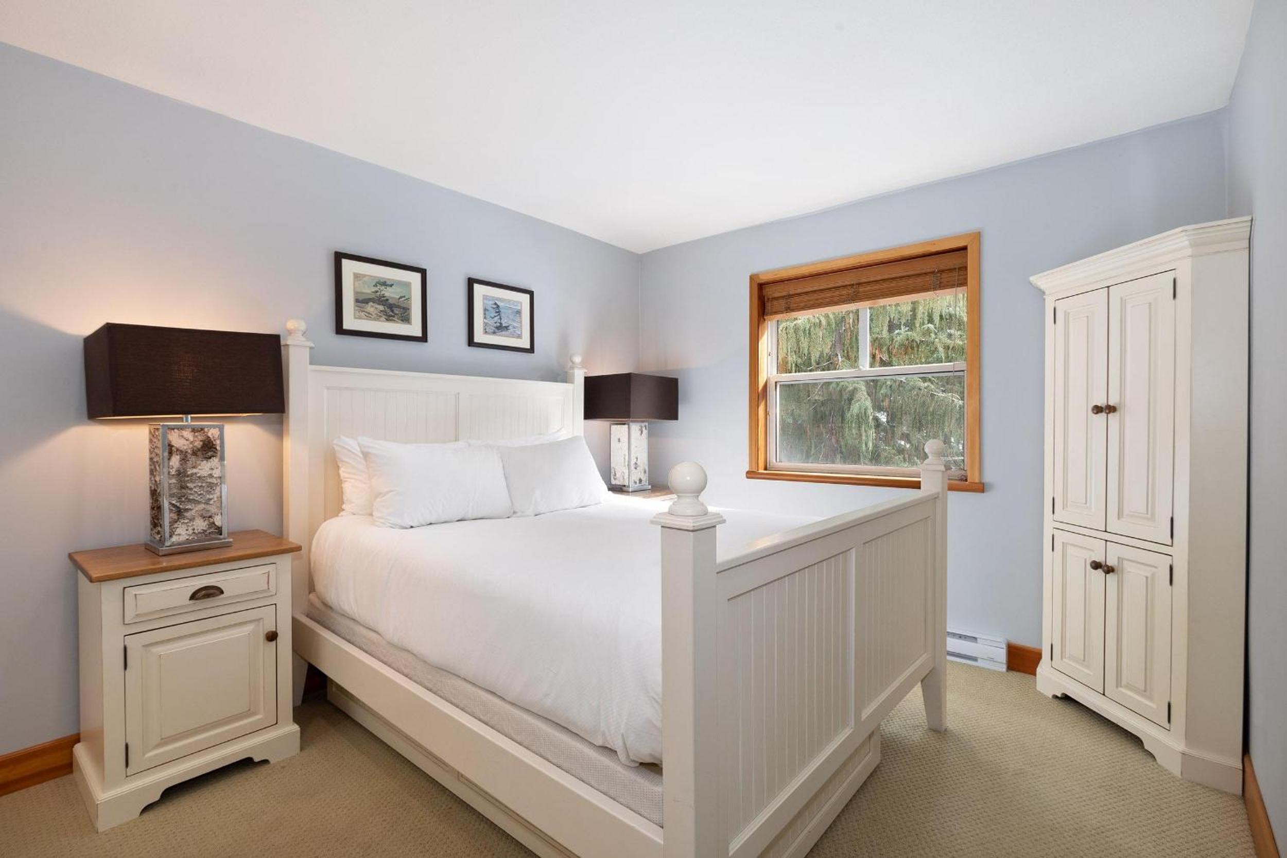 Alpine Greens 8 | Bright Townhome near Blackcomb, Walk or Shuttle to Skiing, Secure Parking