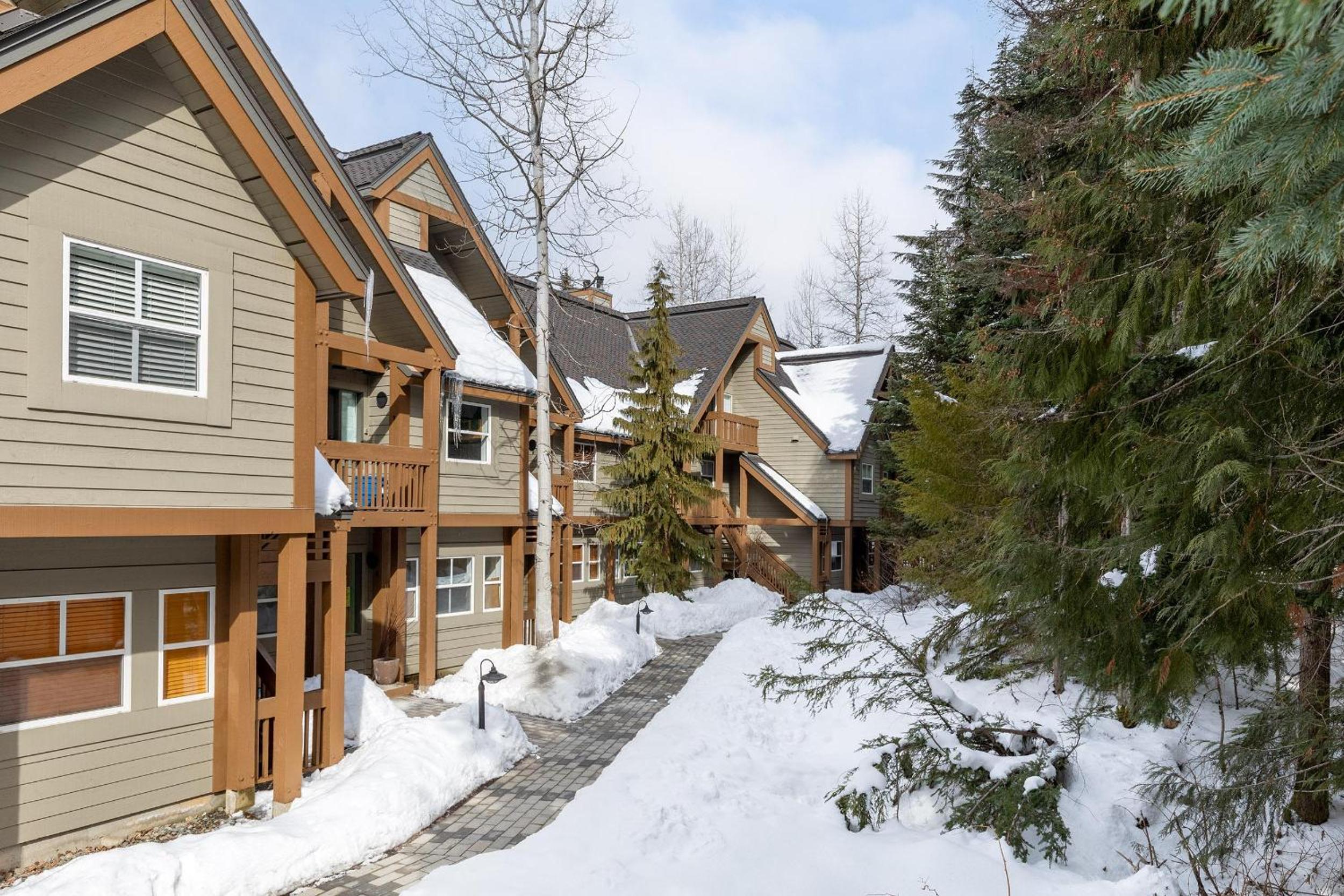 Alpine Greens 8 | Bright Townhome near Blackcomb, Walk or Shuttle to Skiing, Secure Parking